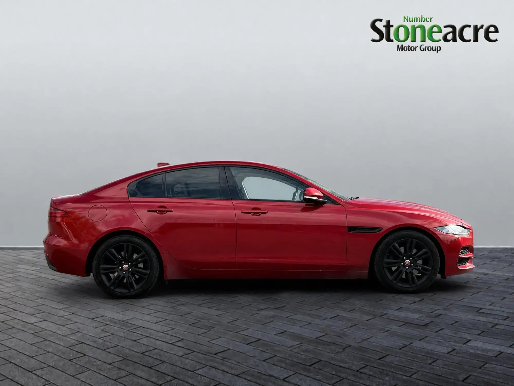 Jaguar XE 2.0 D180 SE Auto Euro 6 (s/s) 4dr GJ69ZHL Image 2