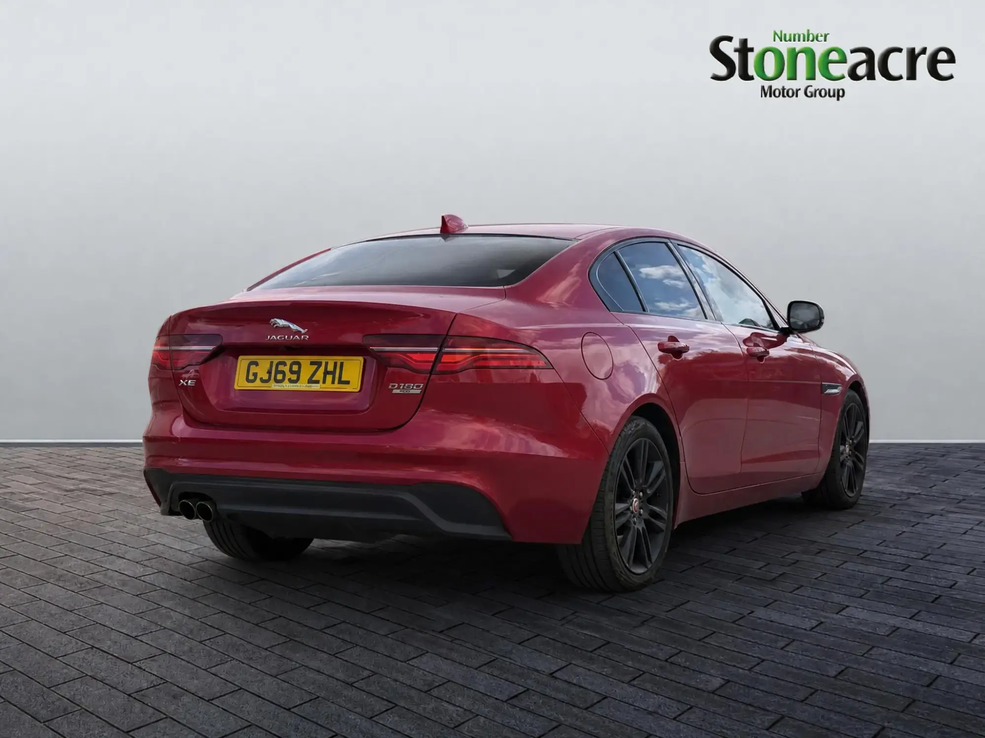 Jaguar XE 2.0 D180 SE Auto Euro 6 (s/s) 4dr GJ69ZHL Image 3