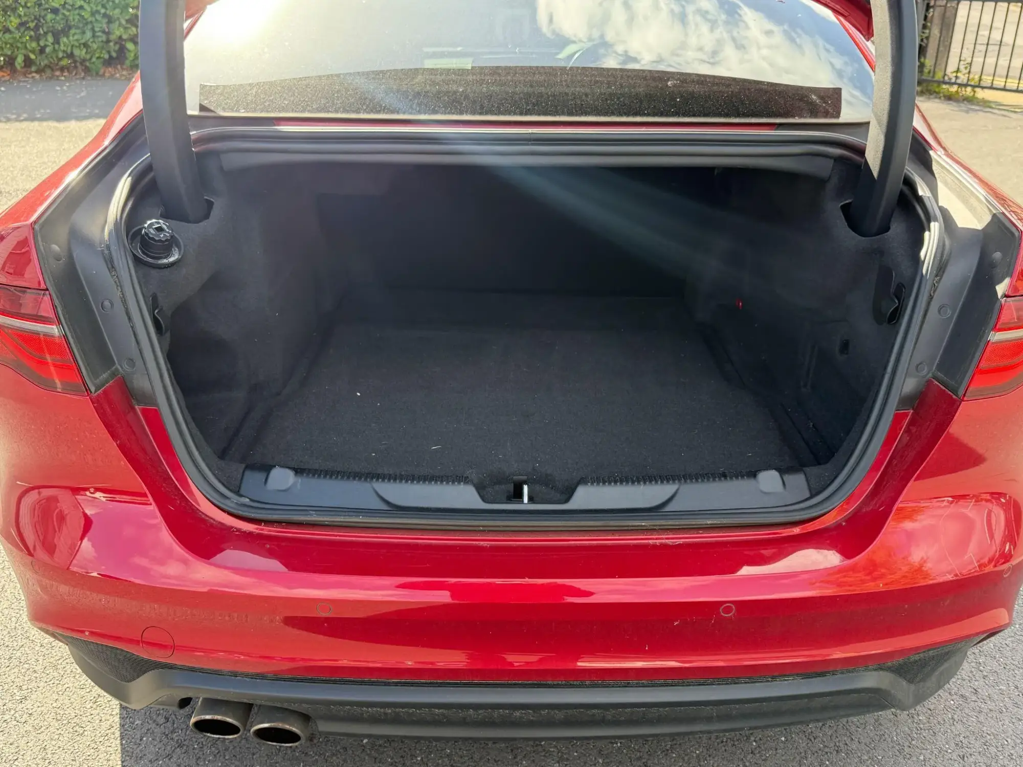 Jaguar XE Image 9
