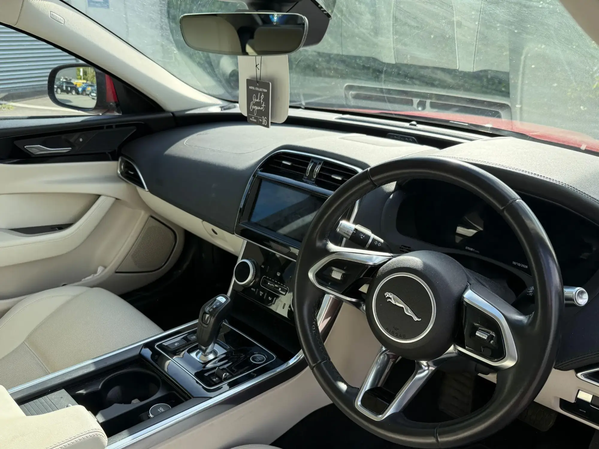 Jaguar XE Image 10