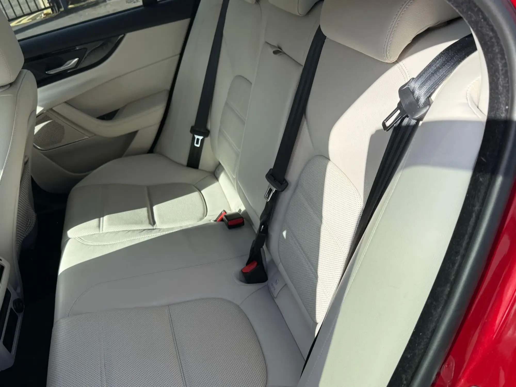 Jaguar XE Image 12