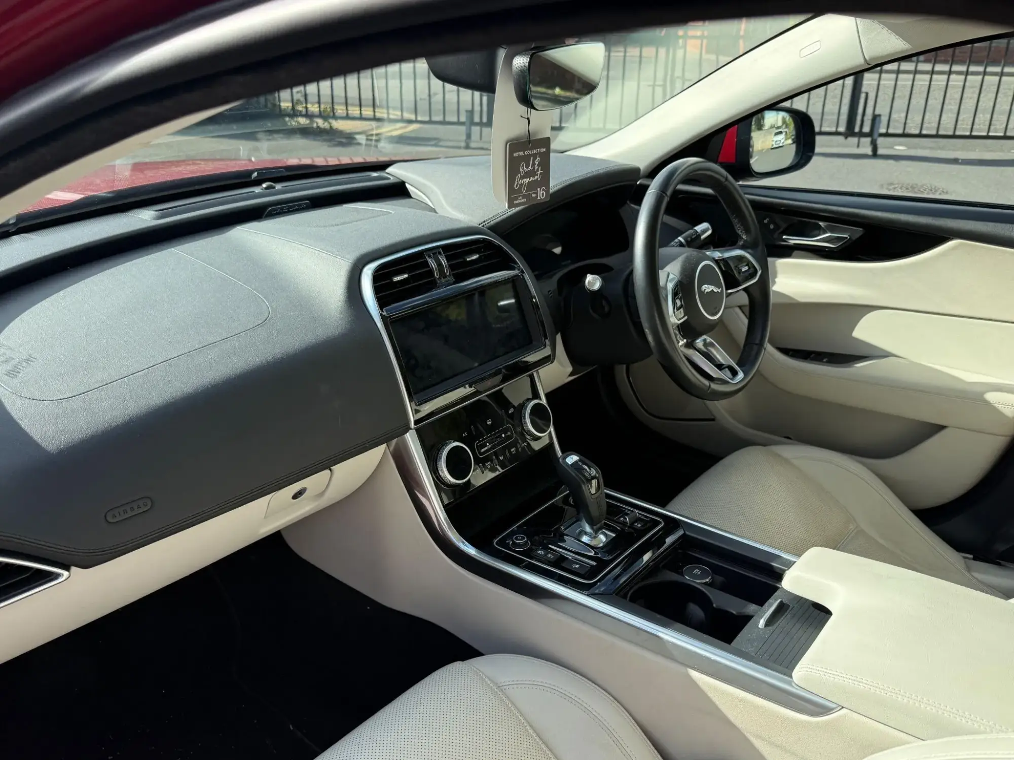 Jaguar XE Image 13