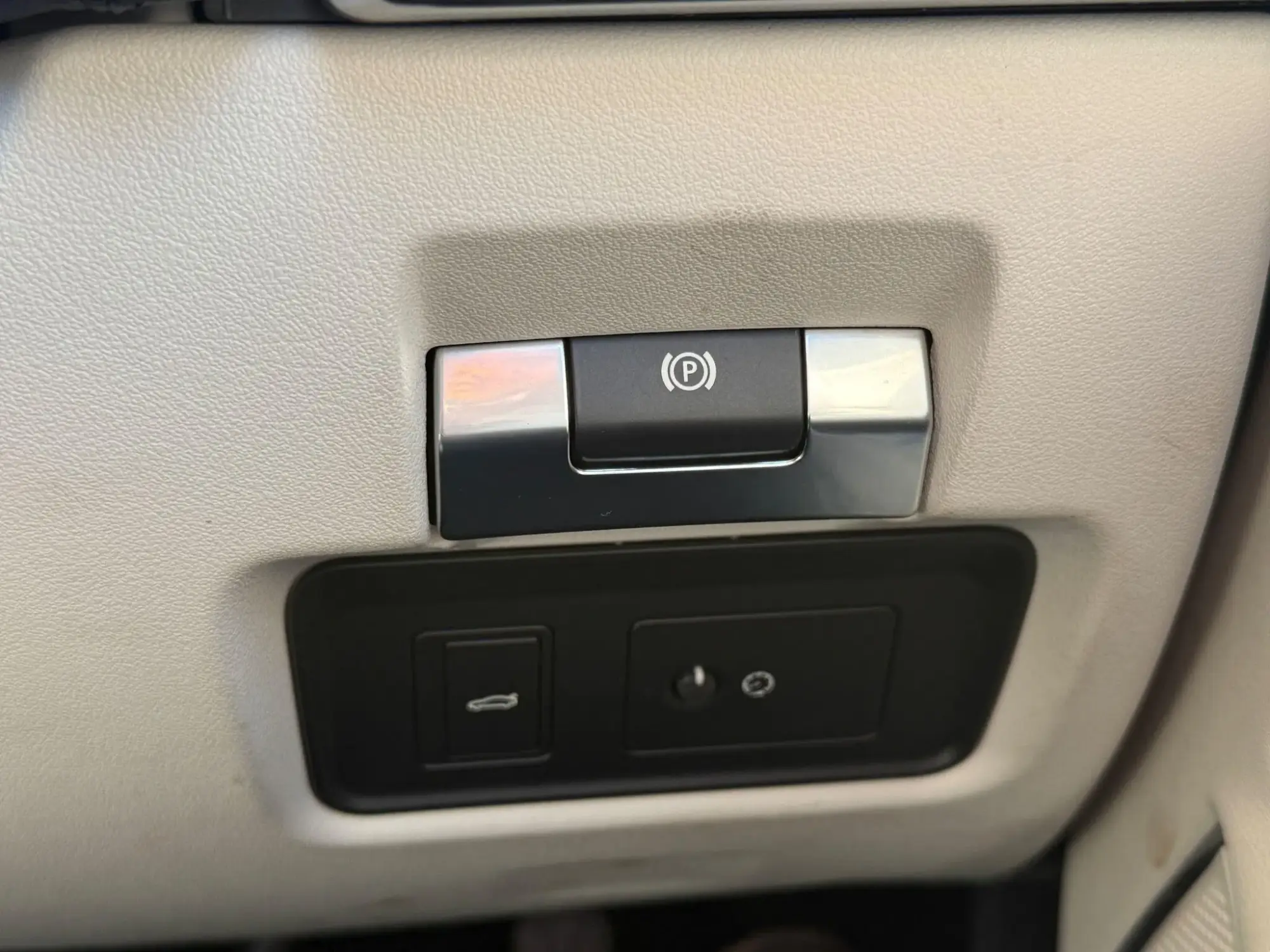Jaguar XE Image 14