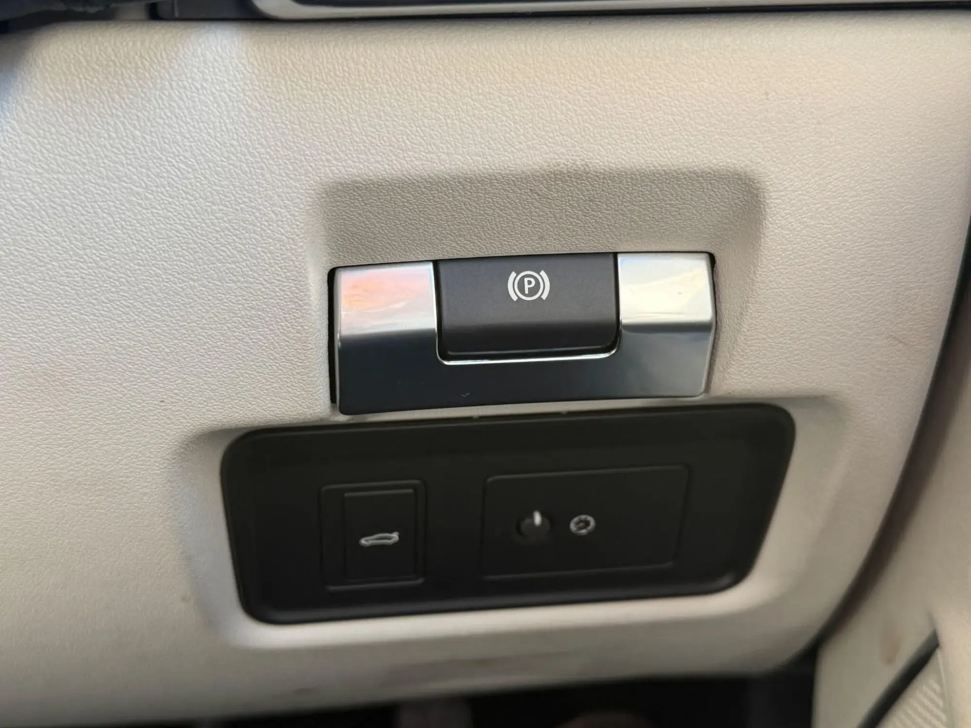 Jaguar XE Image 15