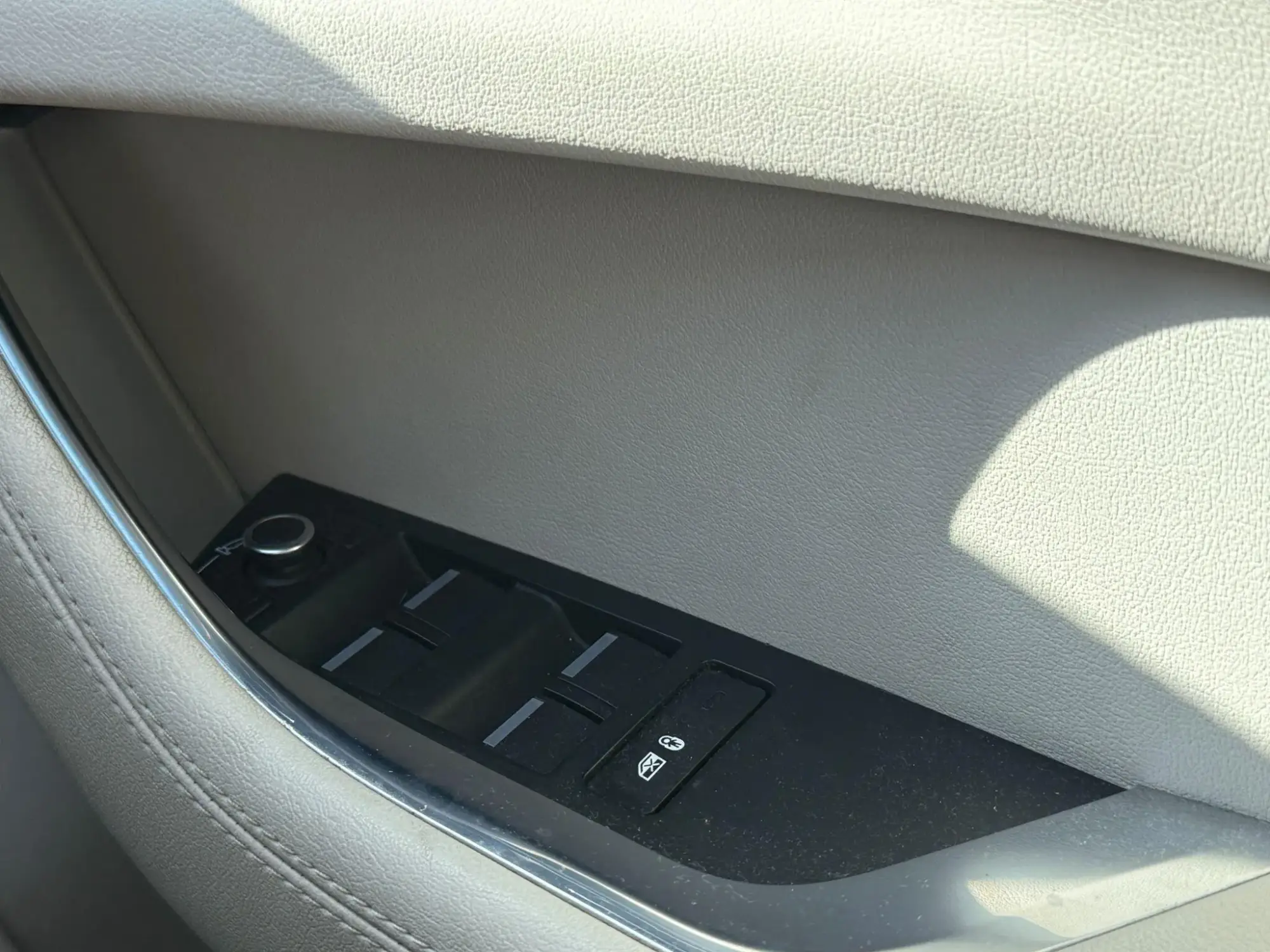 Jaguar XE Image 16