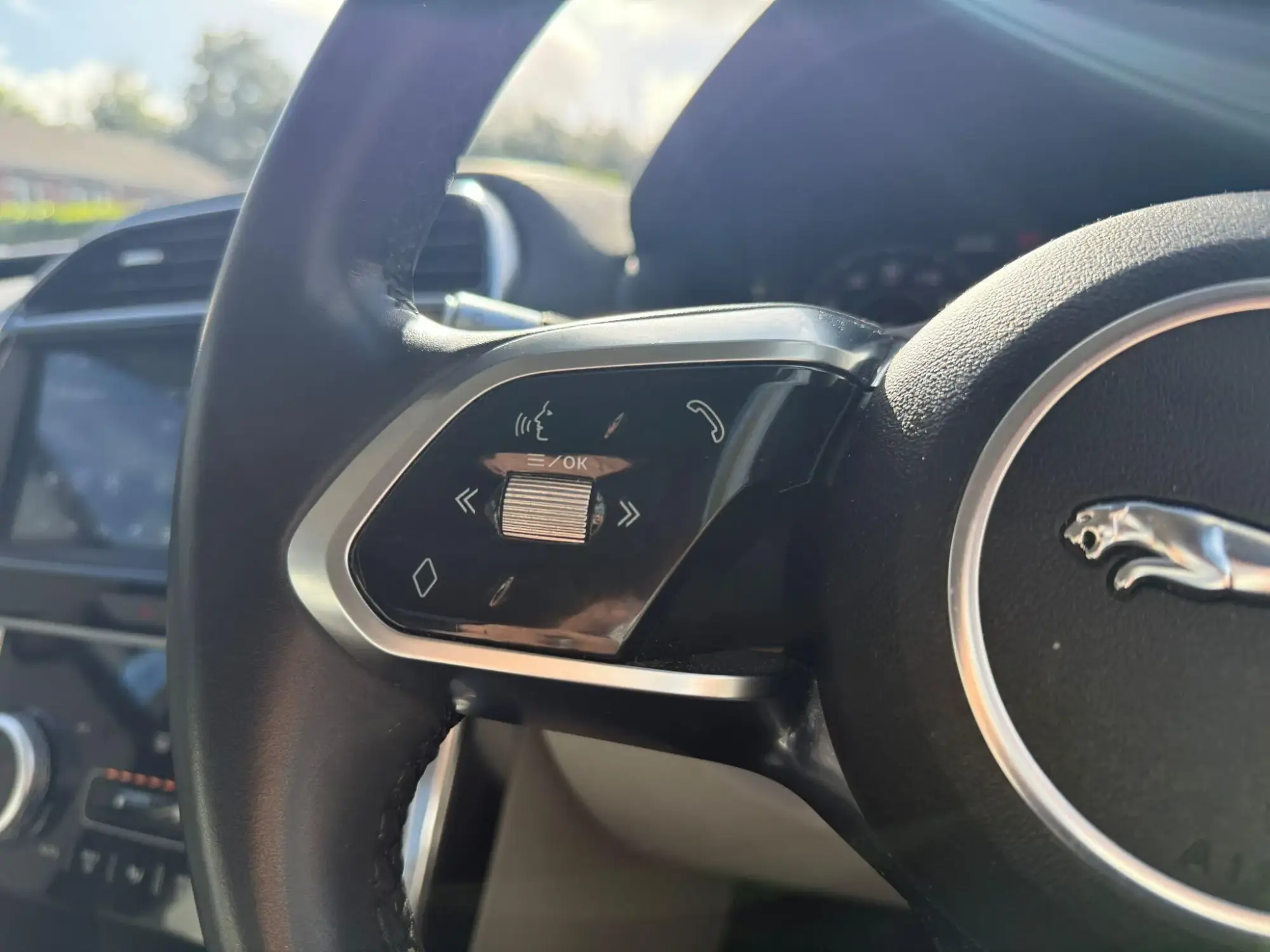 Jaguar XE Image 19