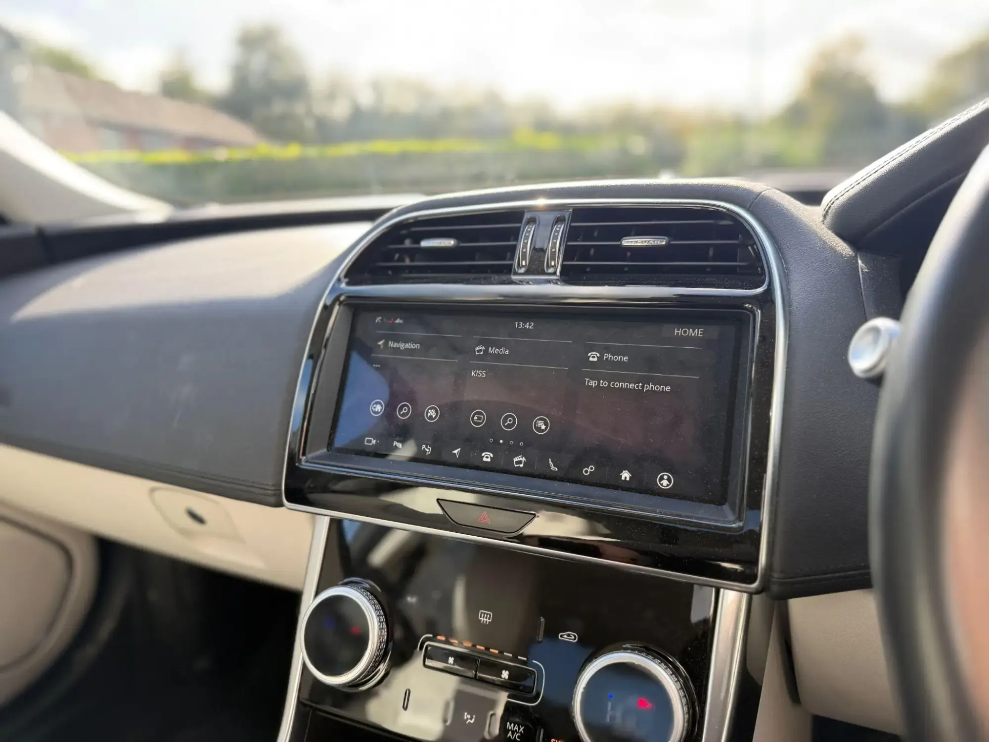 Jaguar XE Image 21