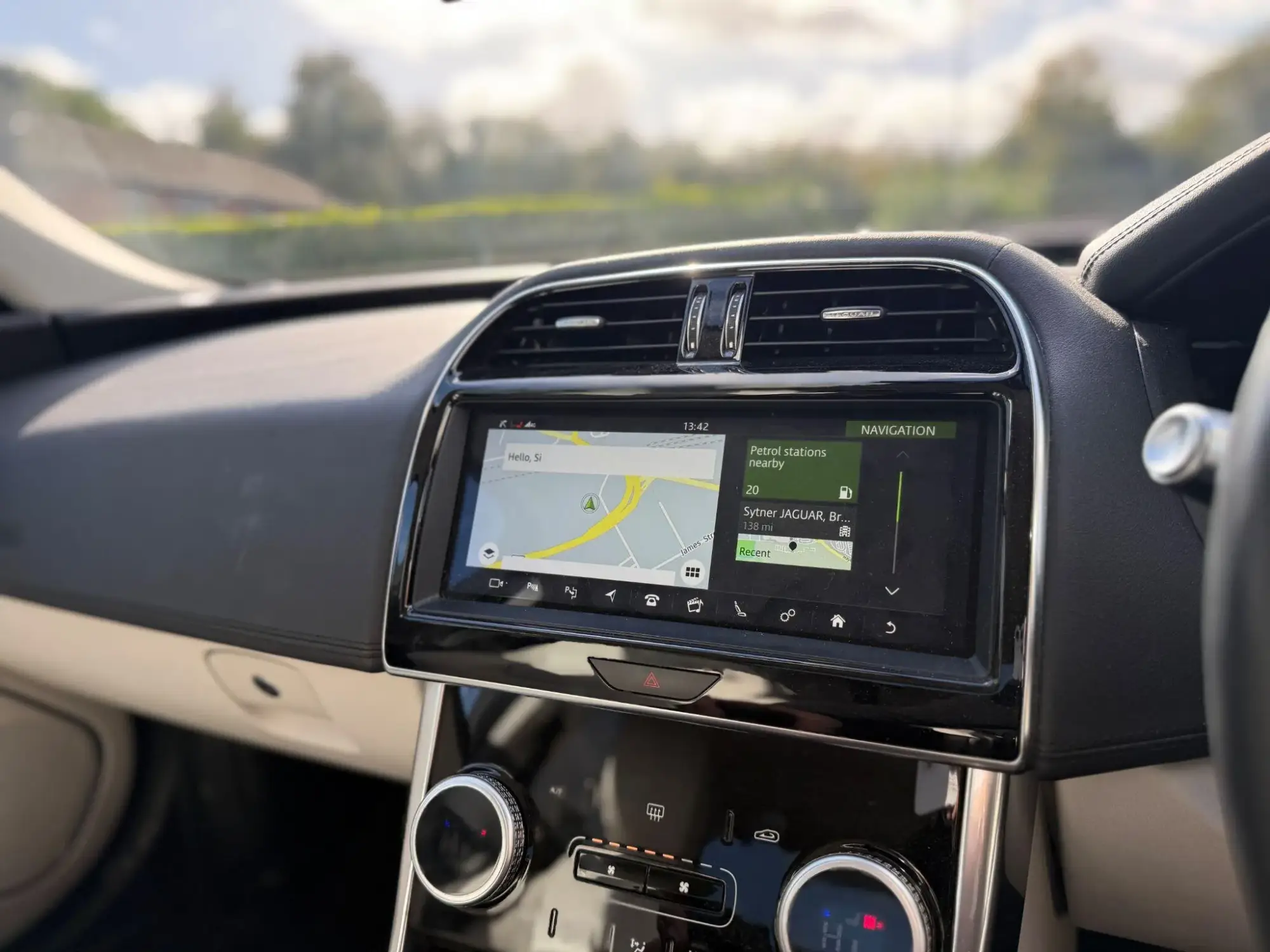 Jaguar XE Image 23