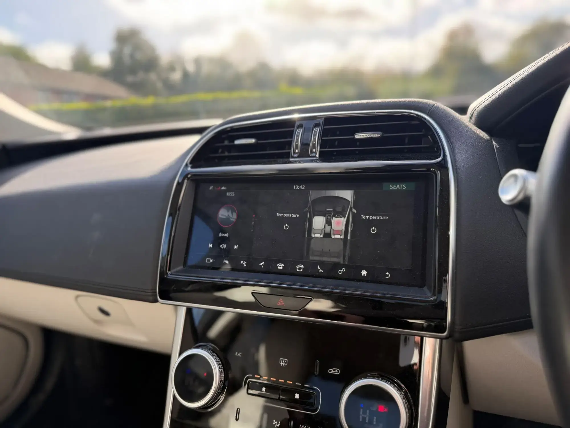 Jaguar XE Image 24