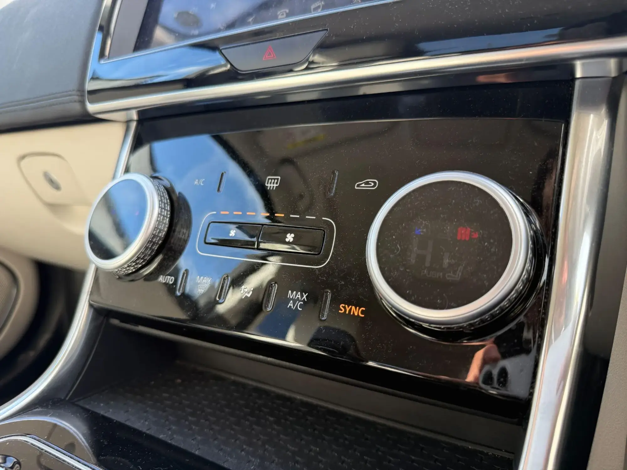 Jaguar XE Image 25