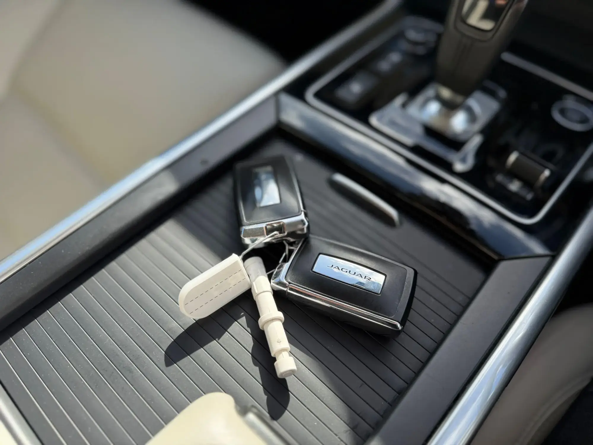 Jaguar XE Image 28
