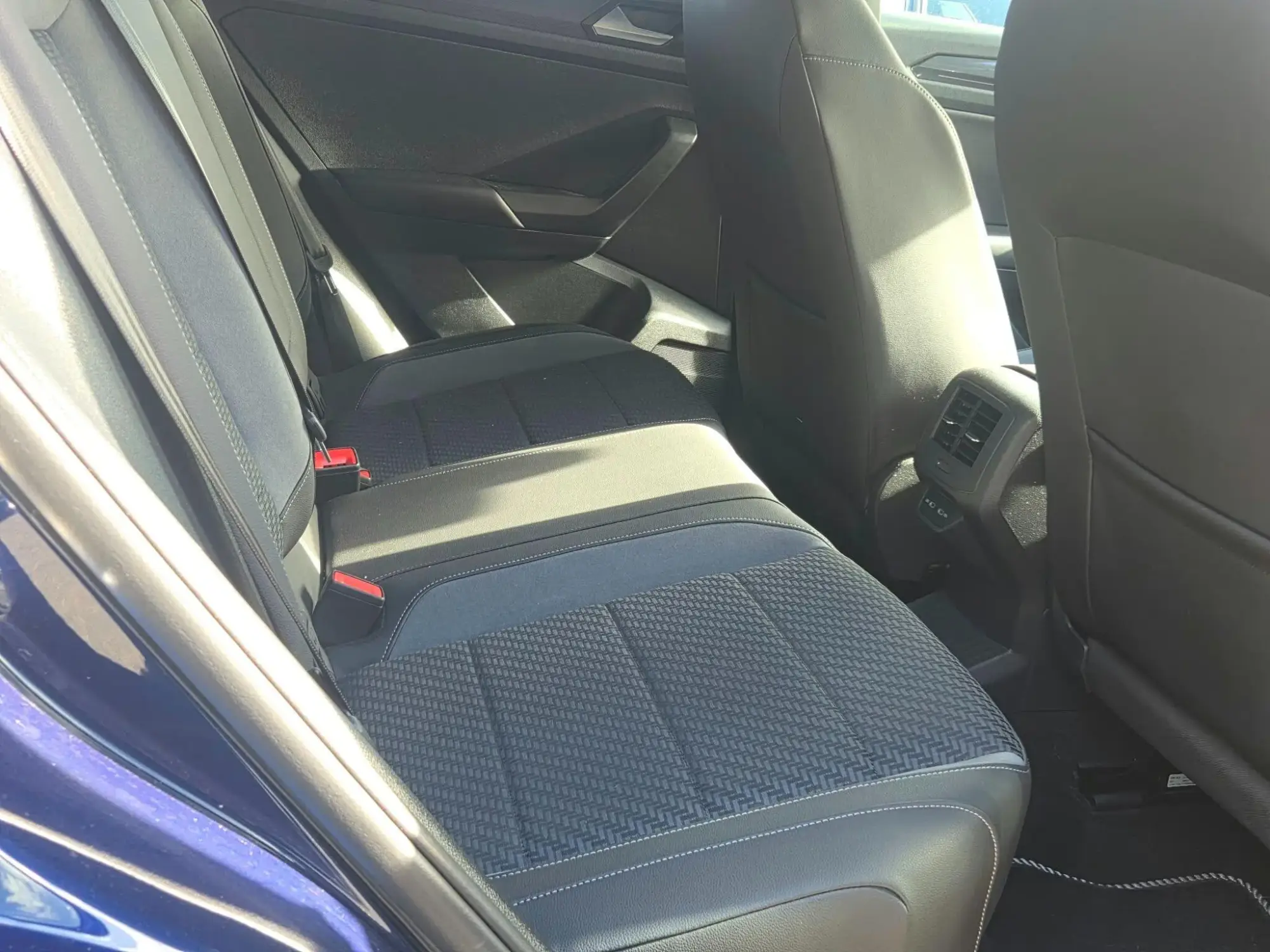 Volkswagen T-Roc Image 20
