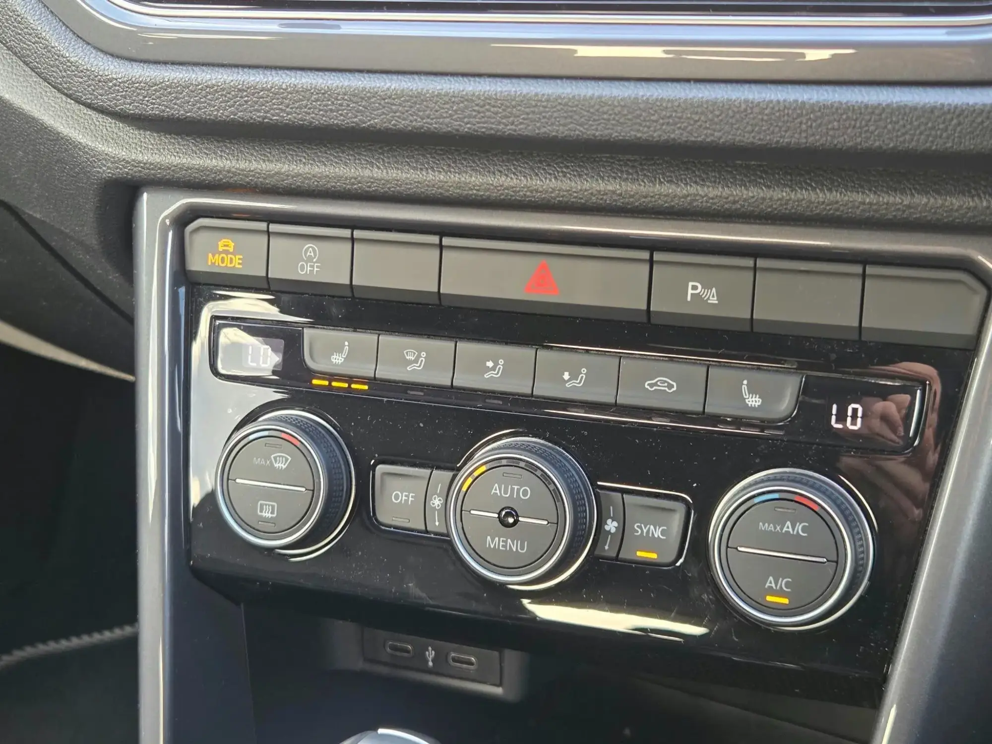 Volkswagen T-Roc Image 25