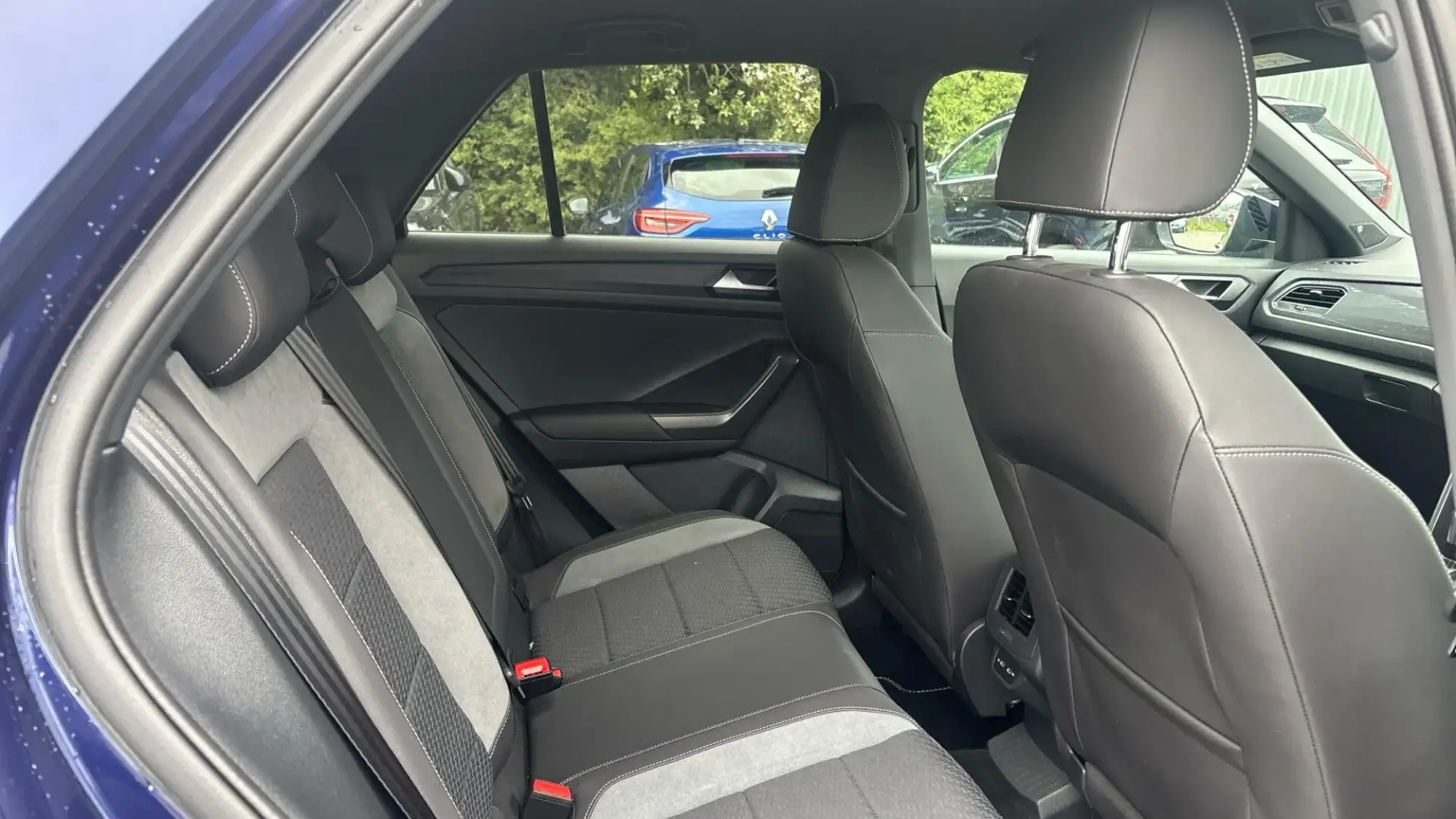 Volkswagen T-Roc Image 29