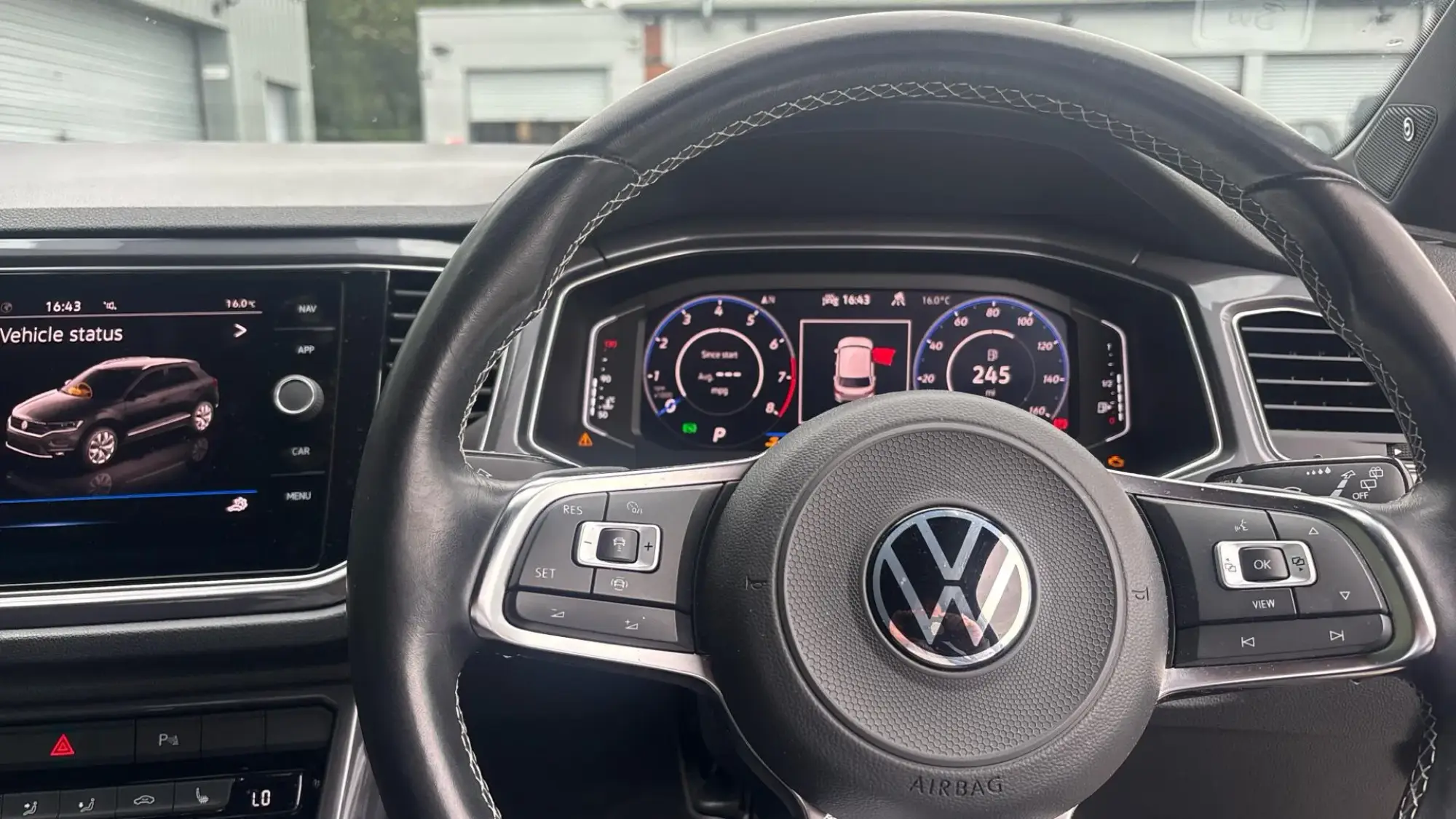 Volkswagen T-Roc Image 31