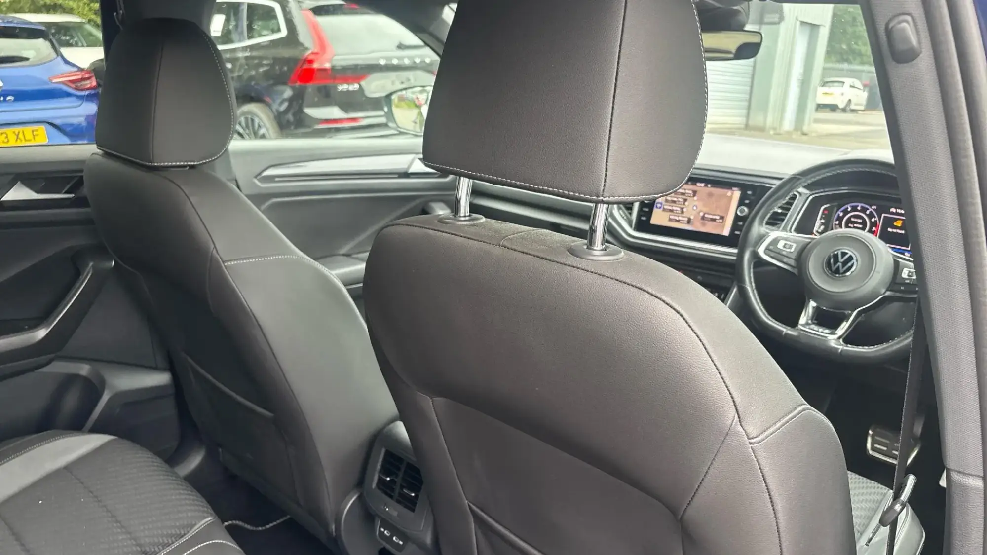 Volkswagen T-Roc Image 42