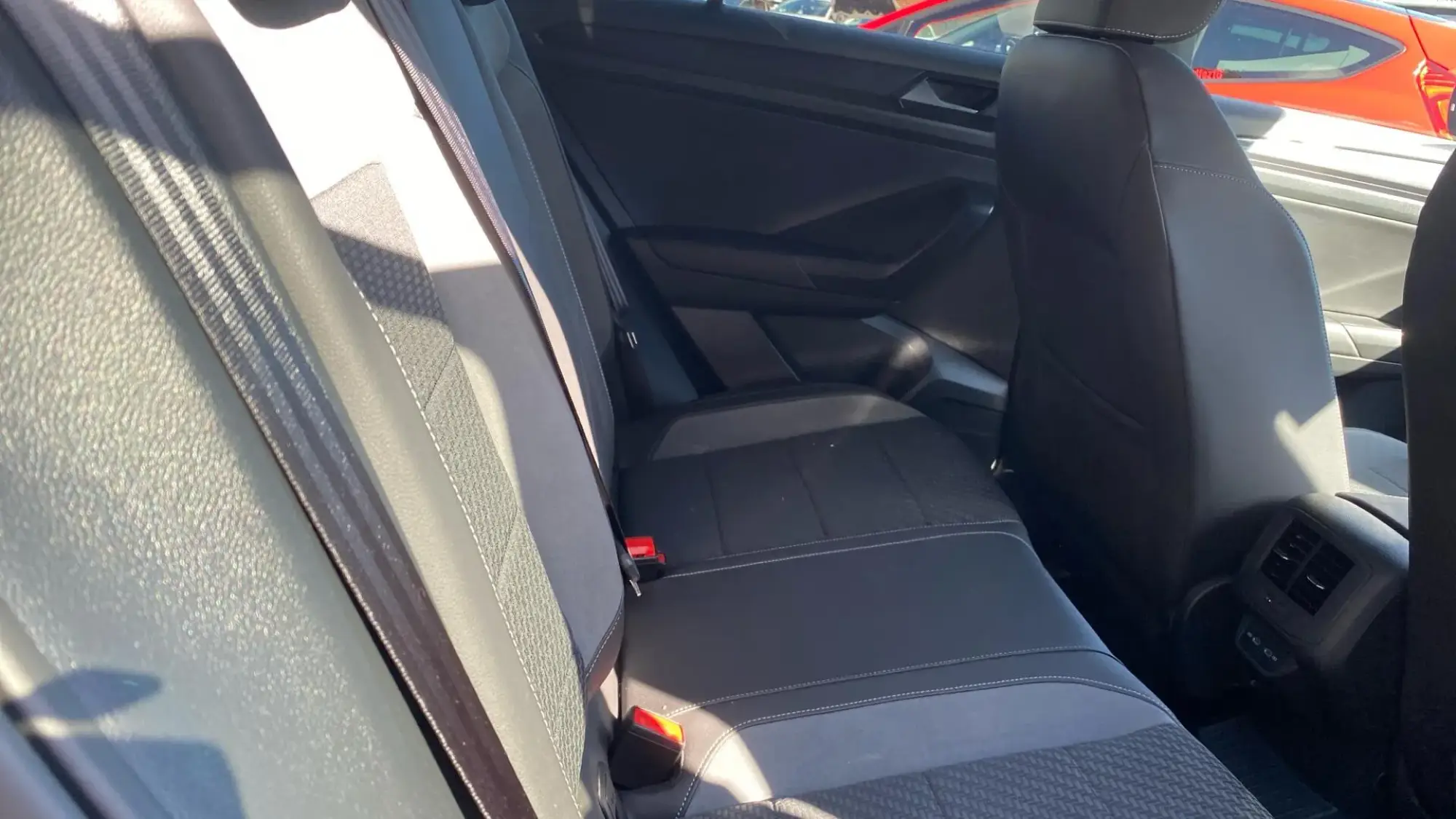 Volkswagen T-Roc Image 53