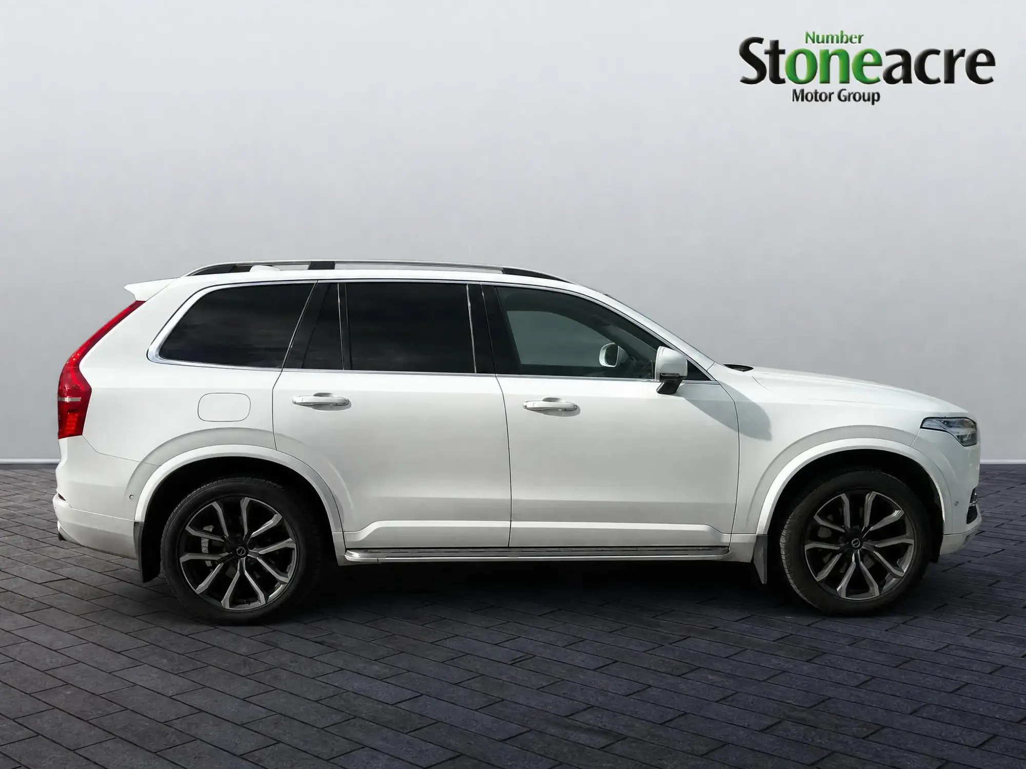 Volvo XC90 2.0 D5 PowerPulse Momentum Auto 4WD Euro 6 (s/s) 5dr DS66RXT Image 2 Volvo XC90 2.0 D5 PowerPulse Momentum Auto 4WD Euro 6 (s/s) 5dr DS66RXT Image 2