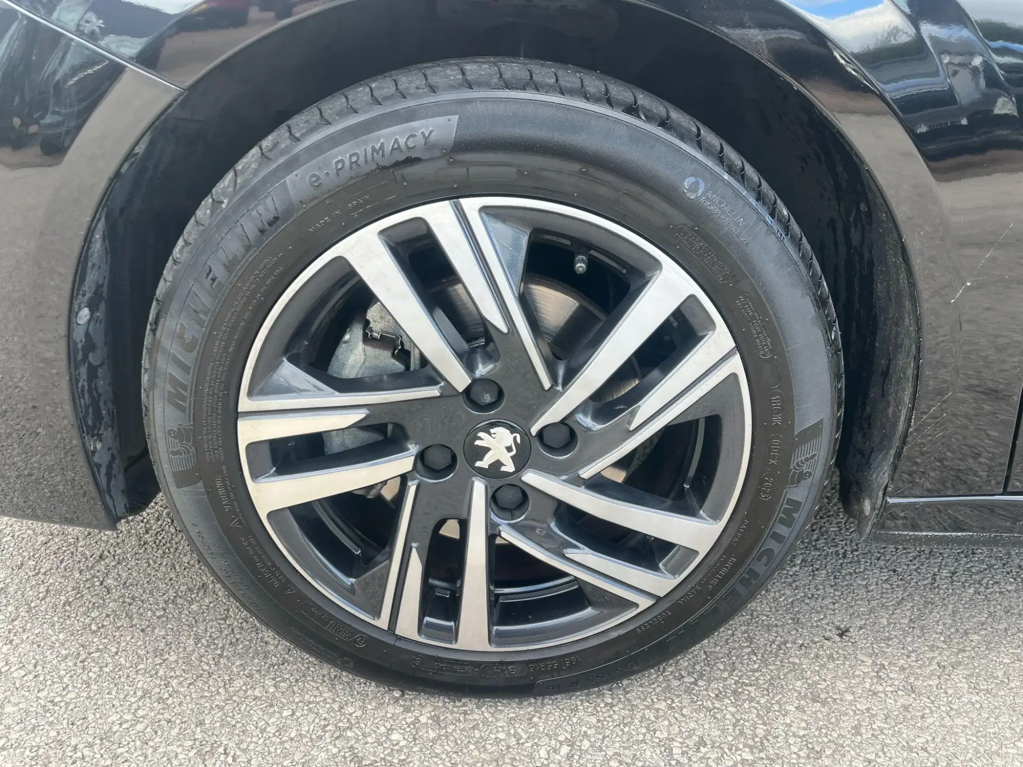 Peugeot 208 Image 11