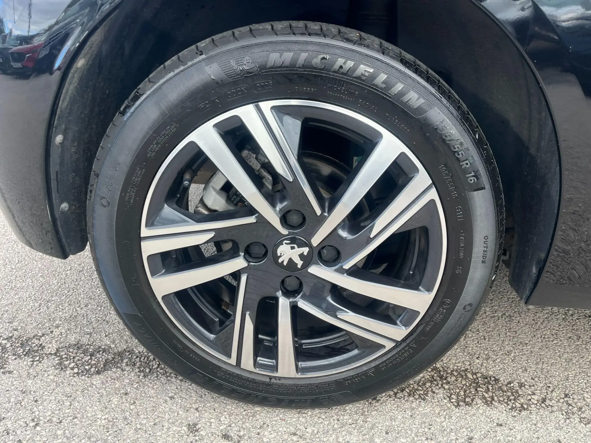 Peugeot 208 Image 13