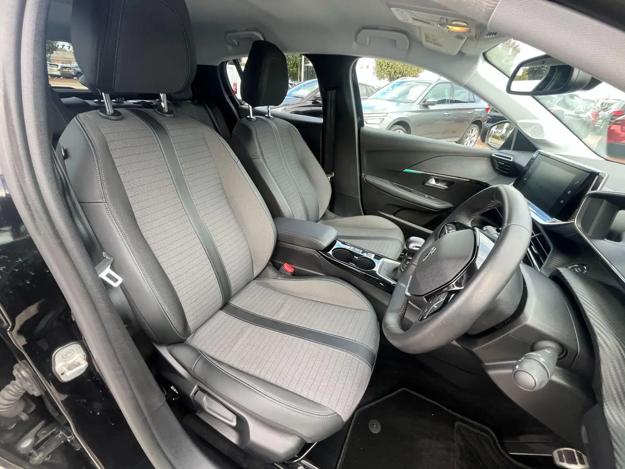 Peugeot 208 Image 15