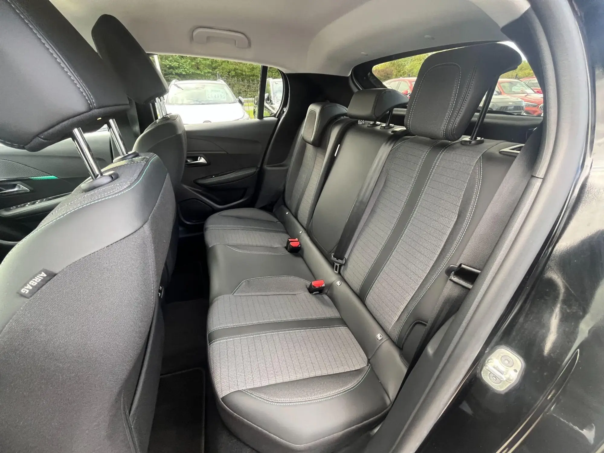 Peugeot 208 Image 18