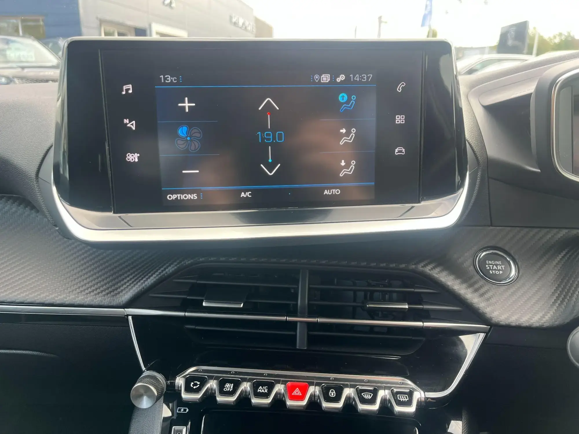 Peugeot 208 Image 25