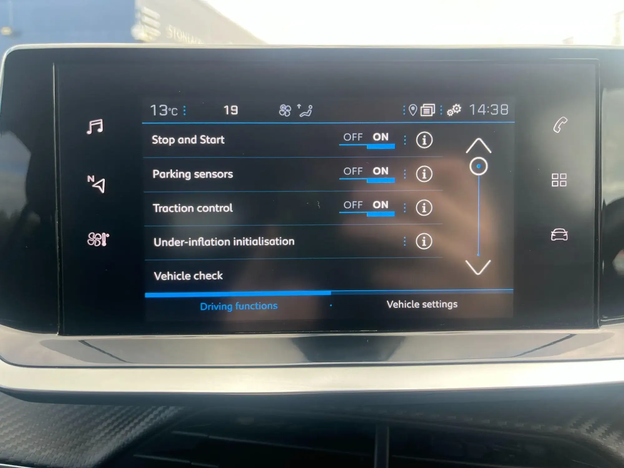 Peugeot 208 Image 29
