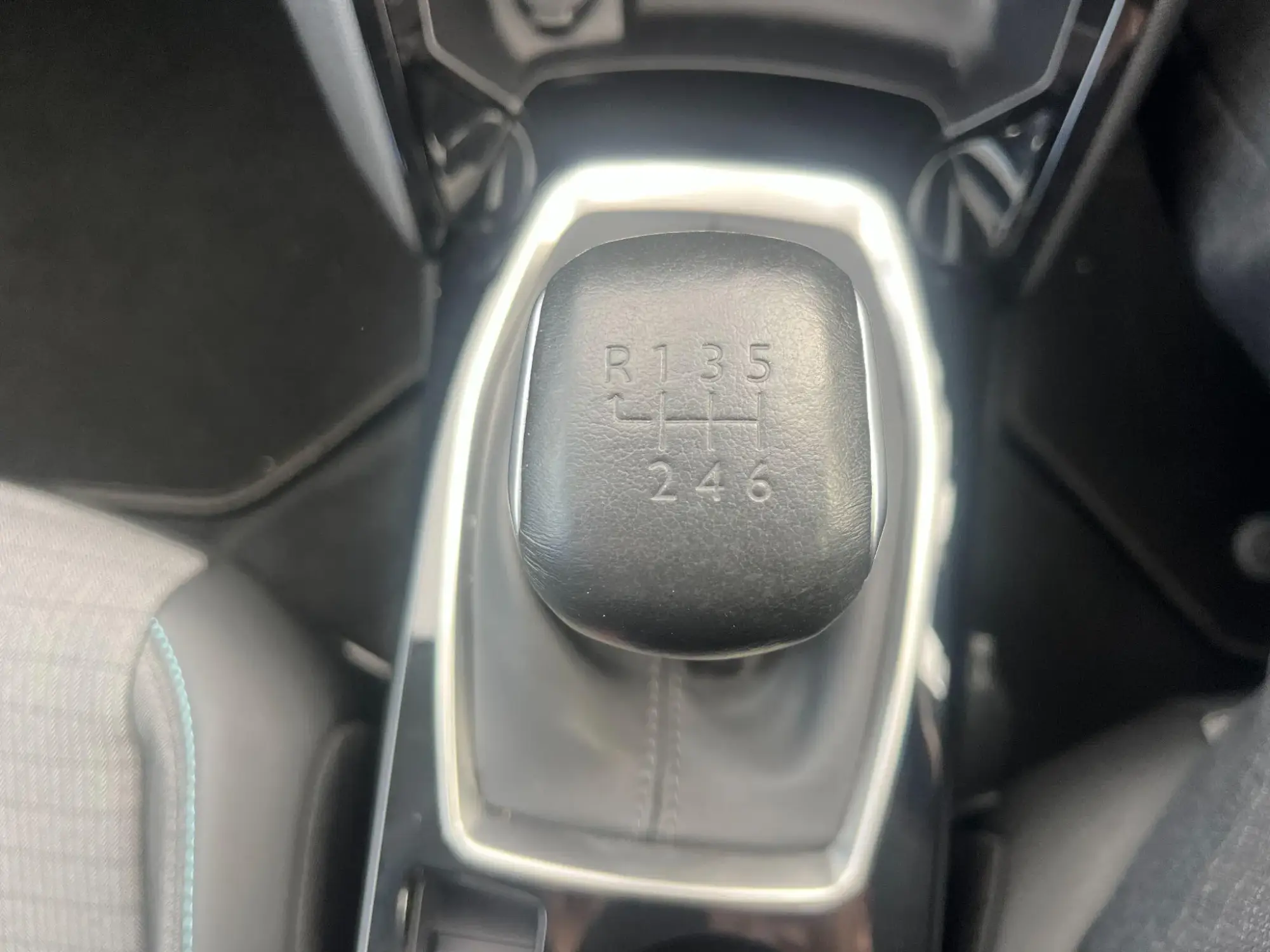 Peugeot 208 Image 34