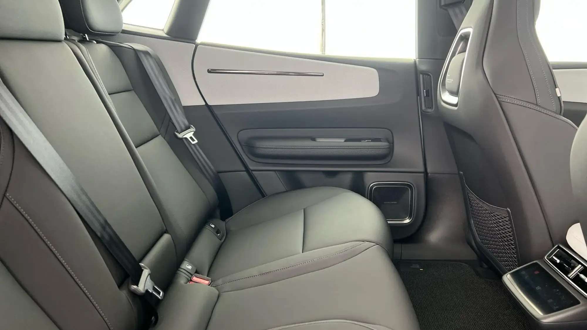 Polestar 4 SUV Image 19 Polestar 4 SUV Image 19
