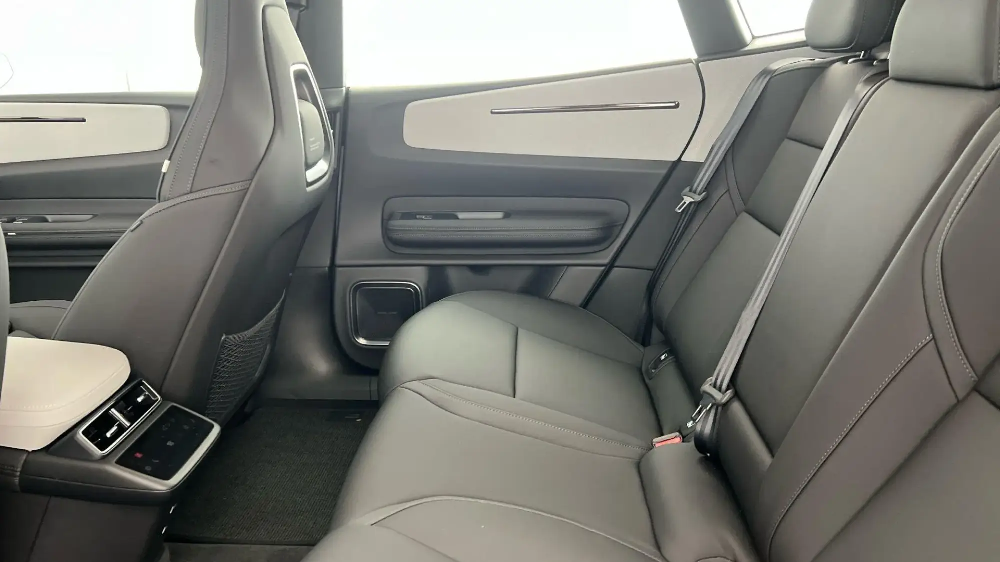 Polestar 4 SUV Image 22 Polestar 4 SUV Image 22