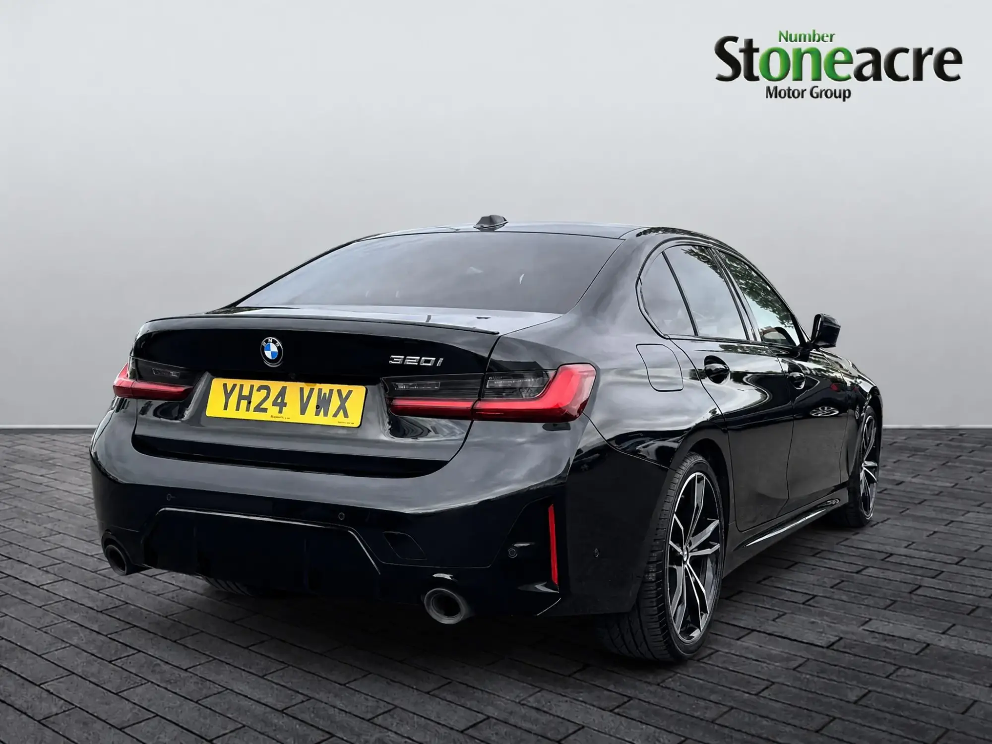 BMW 3 Series Image 3