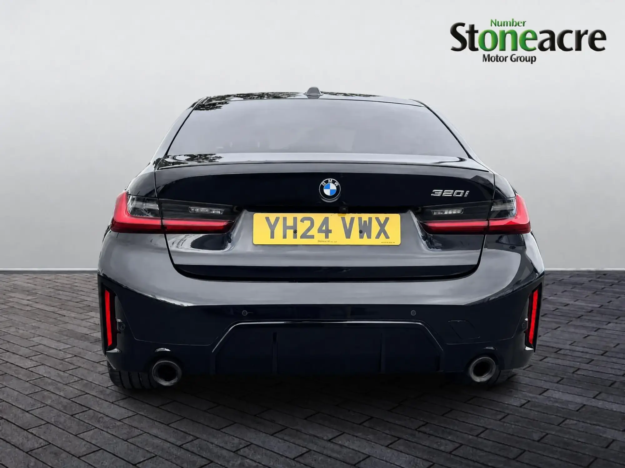BMW 3 Series Image 4