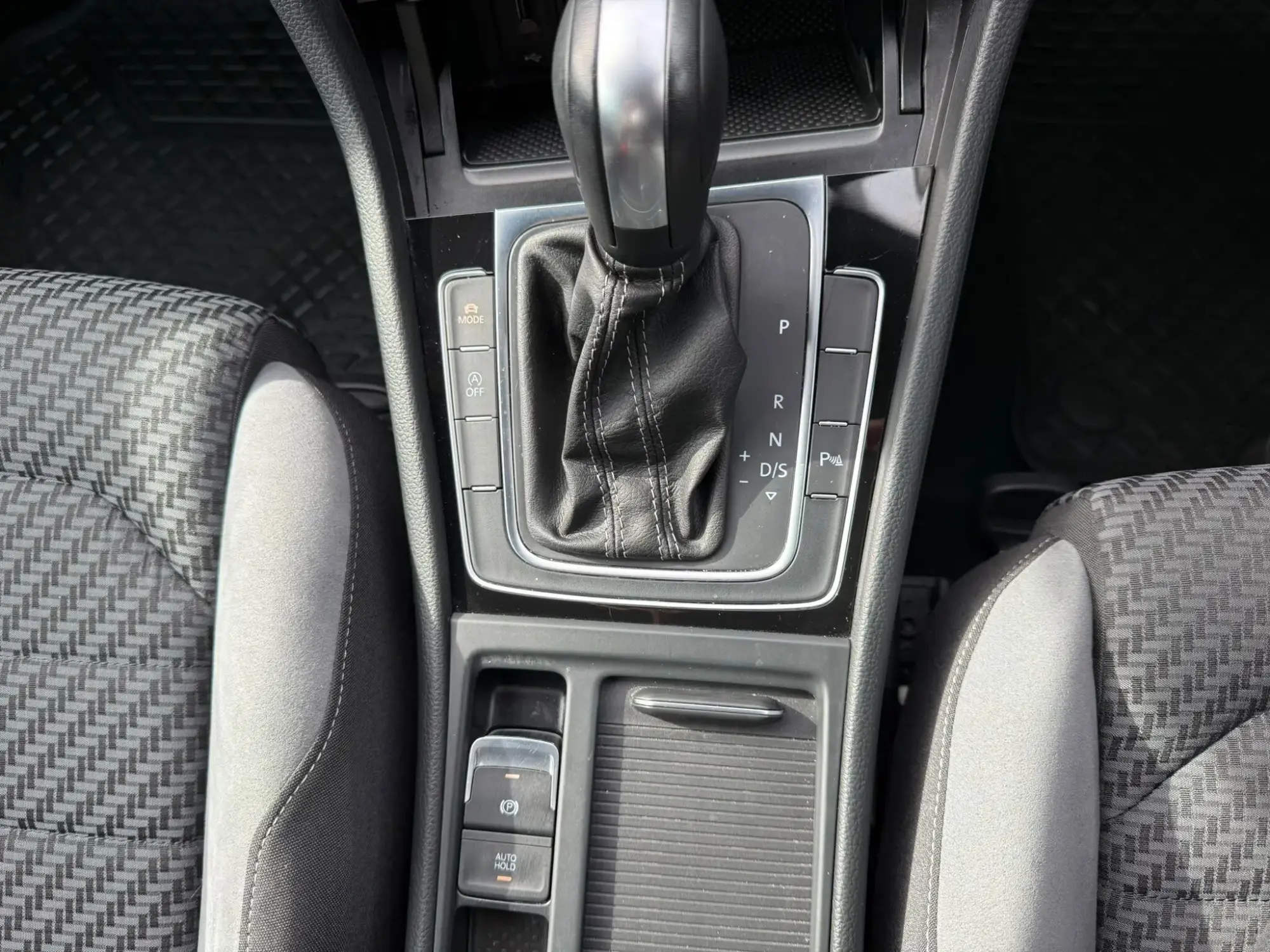 Volkswagen Golf Image 8