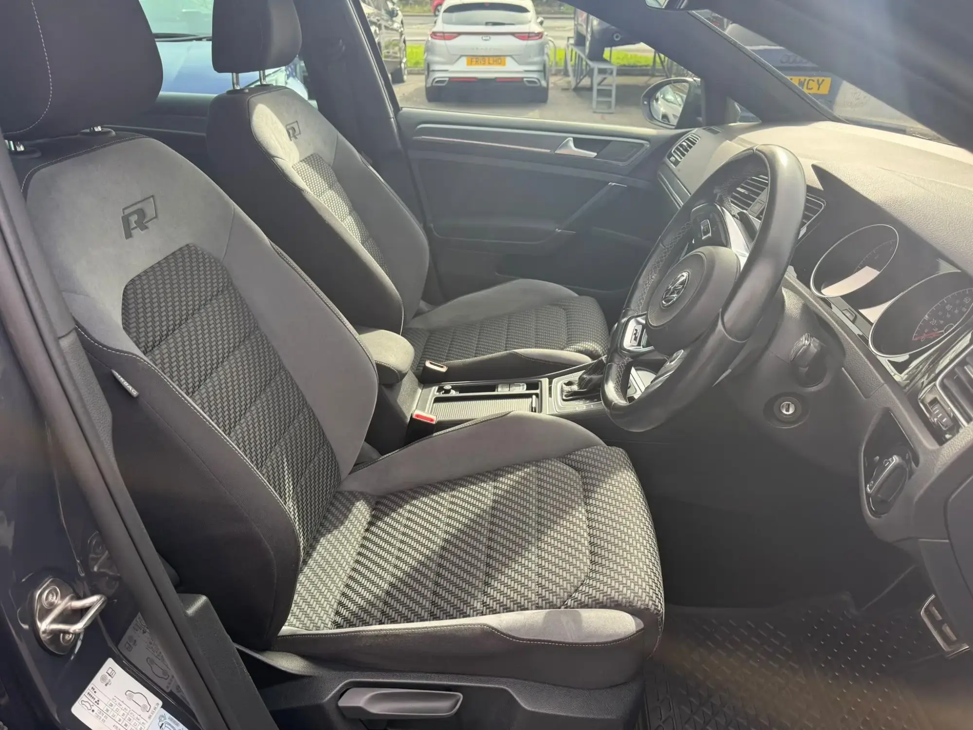 Volkswagen Golf Image 11