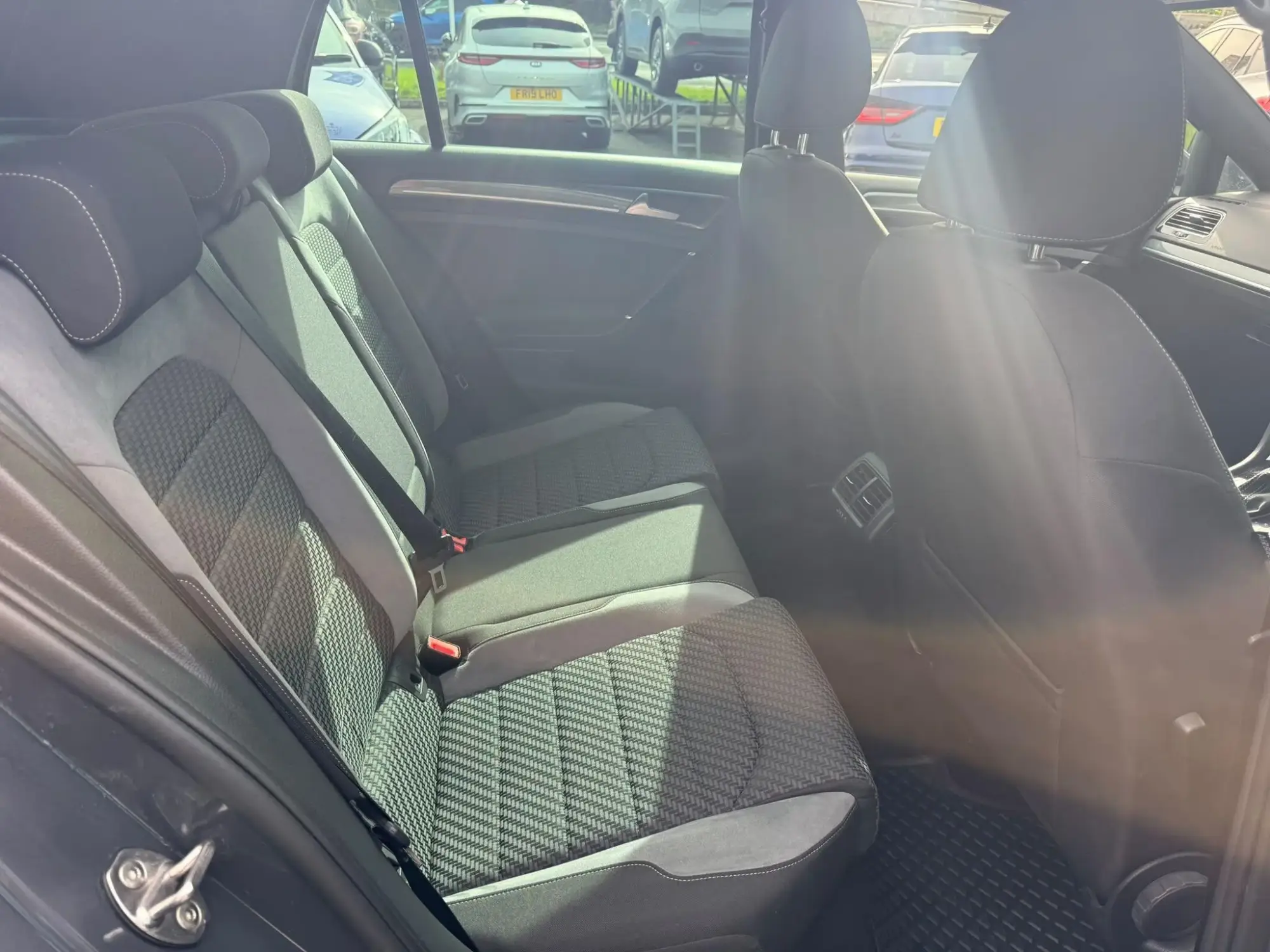 Volkswagen Golf Image 12