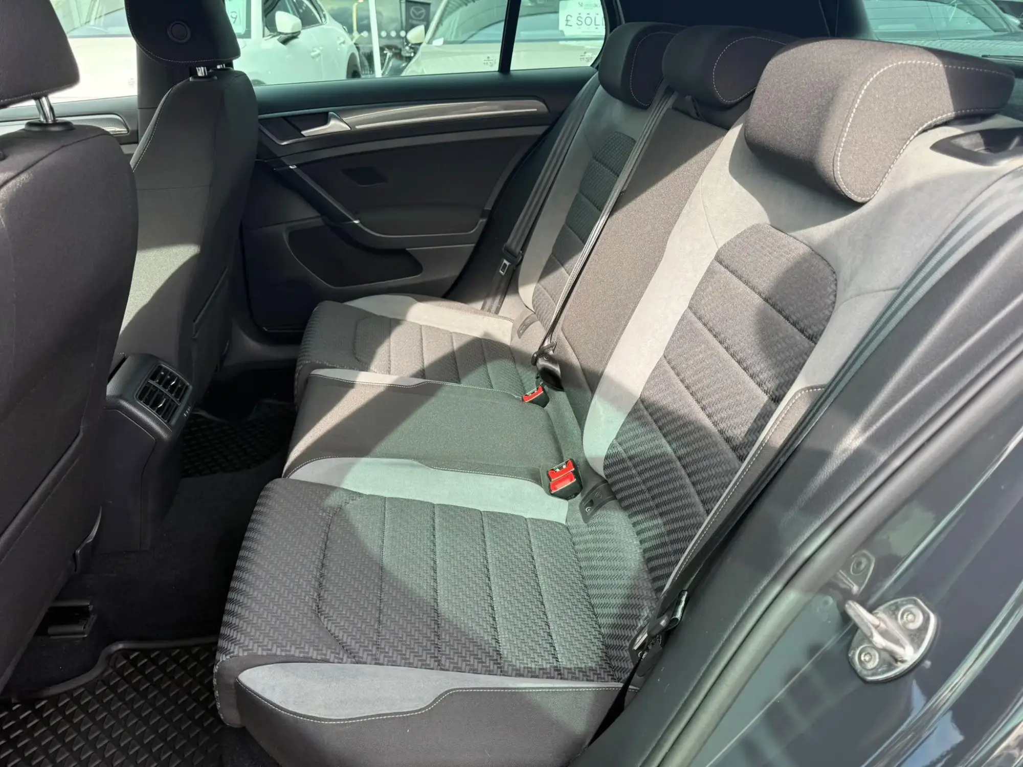 Volkswagen Golf Image 13