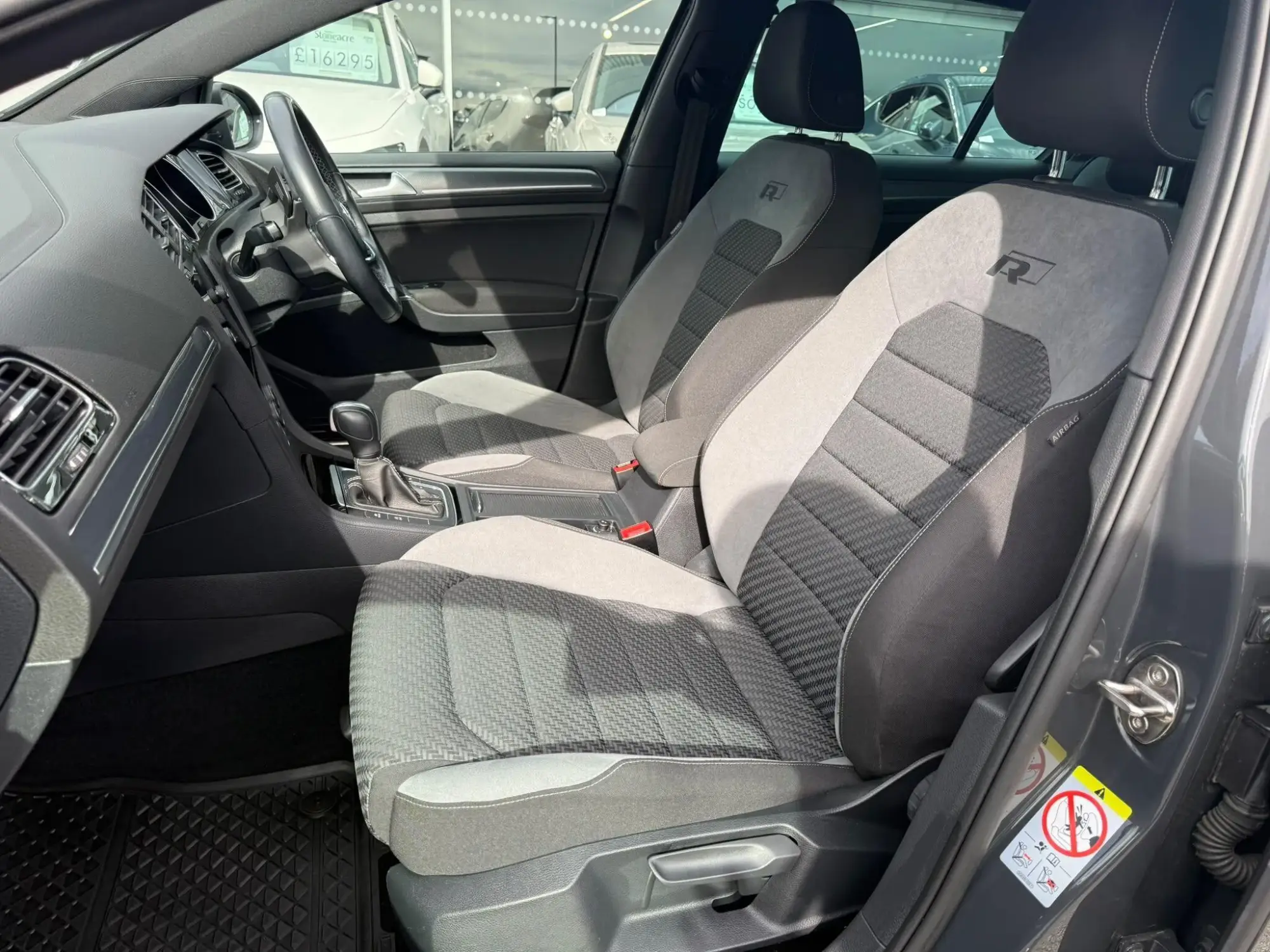 Volkswagen Golf Image 27