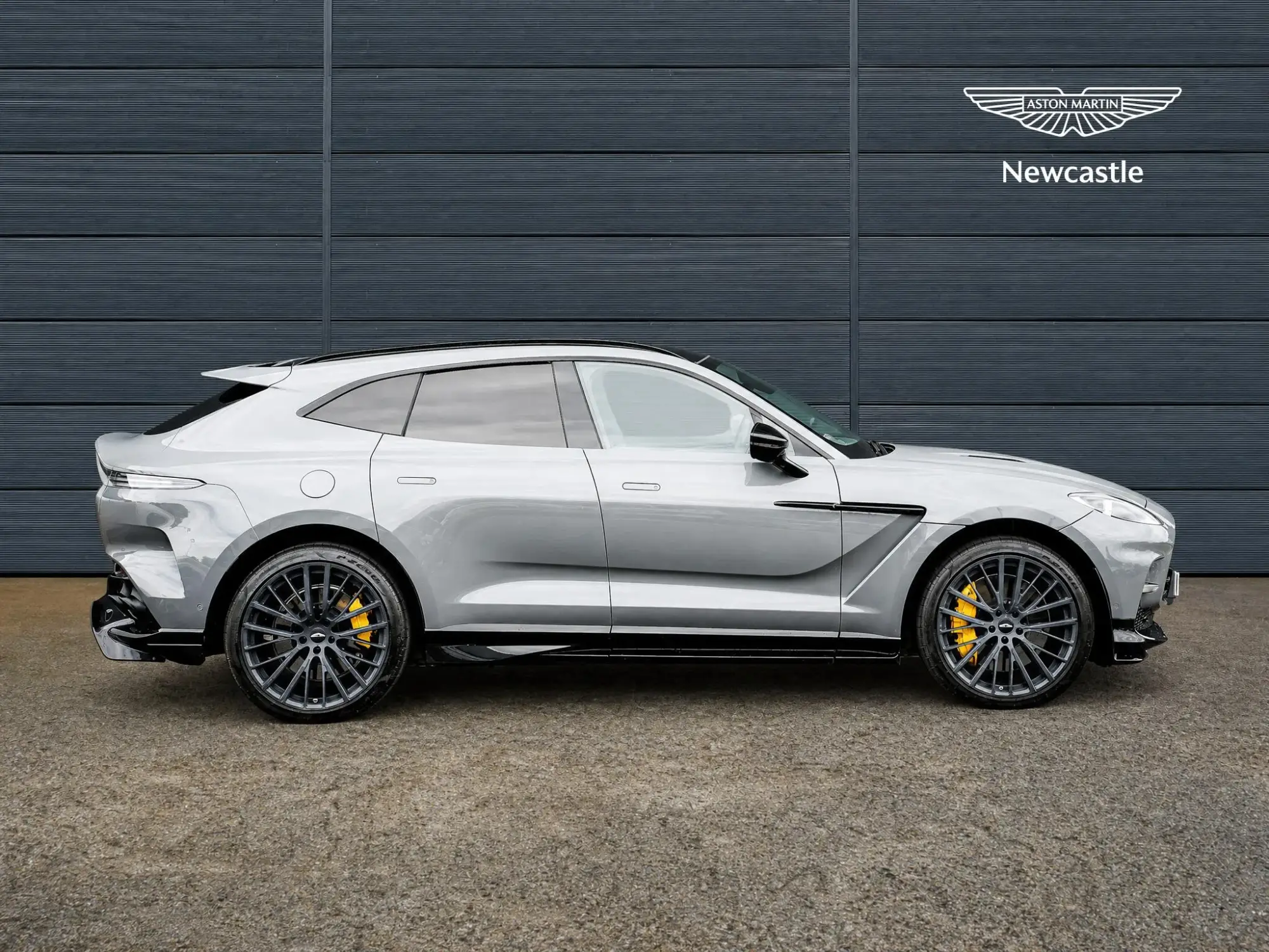 Aston Martin DBX Image 7 Aston Martin DBX Image 7