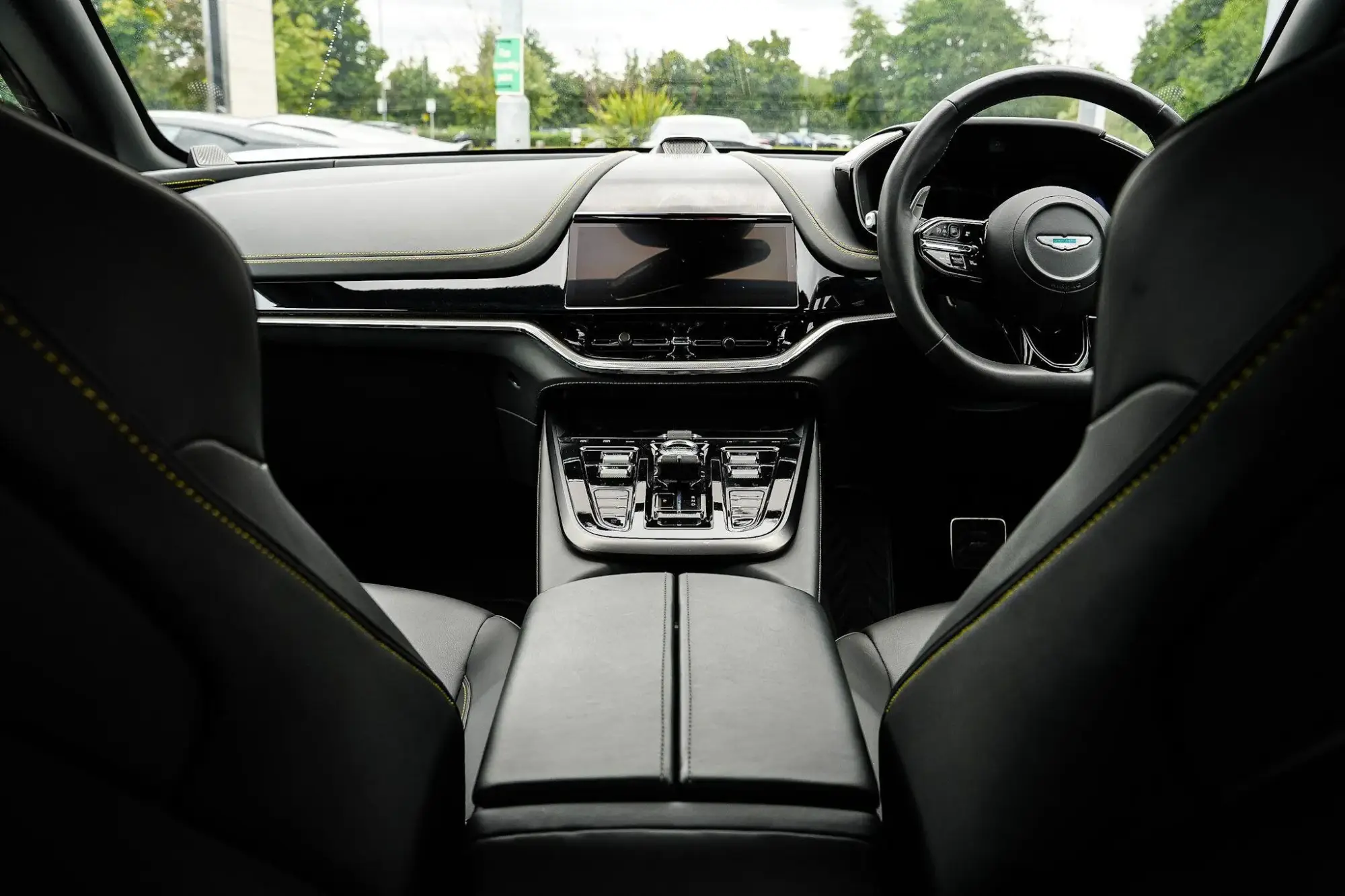 Aston Martin DBX Image 8 Aston Martin DBX Image 8