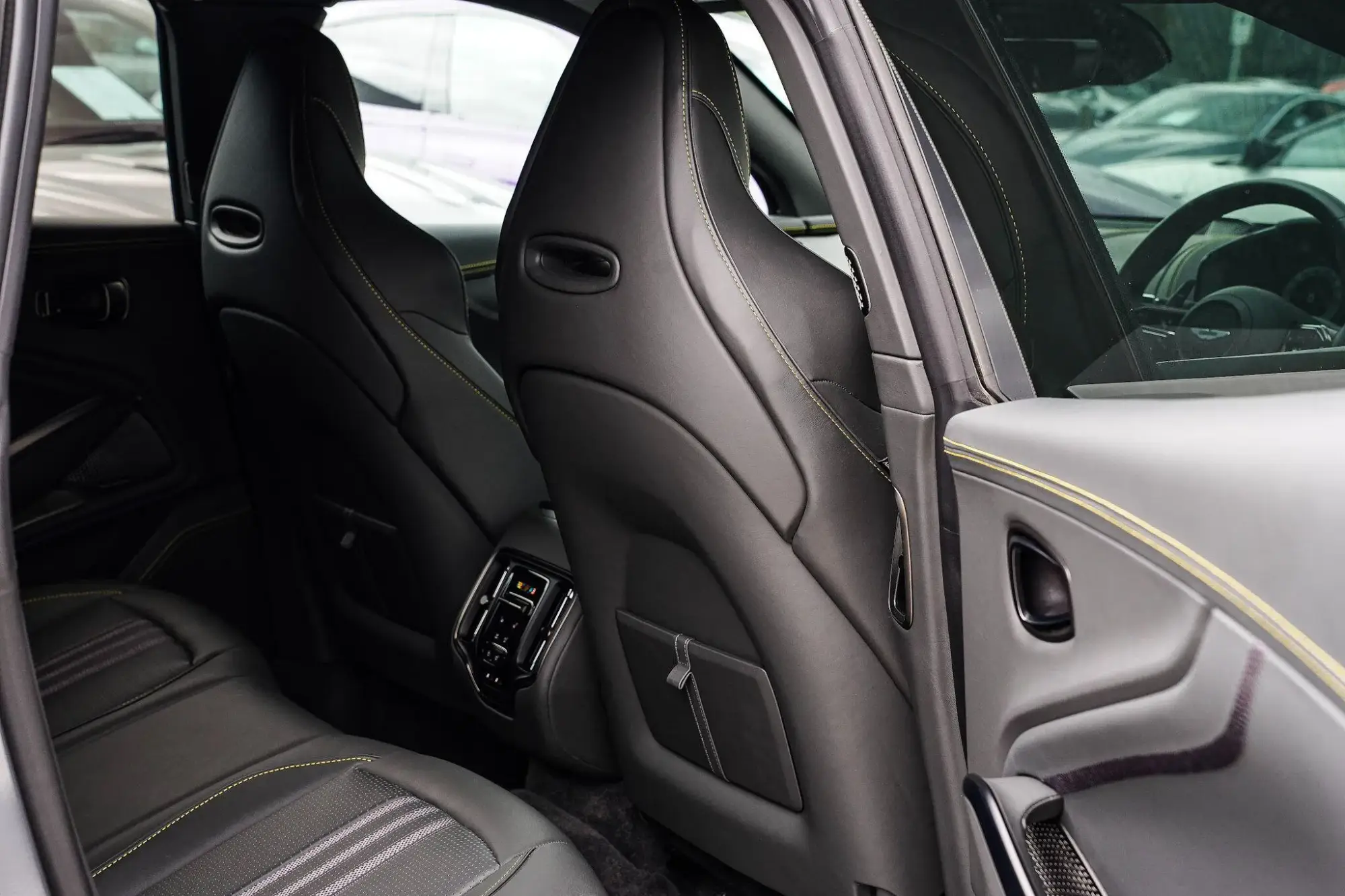 Aston Martin DBX Image 11 Aston Martin DBX Image 11
