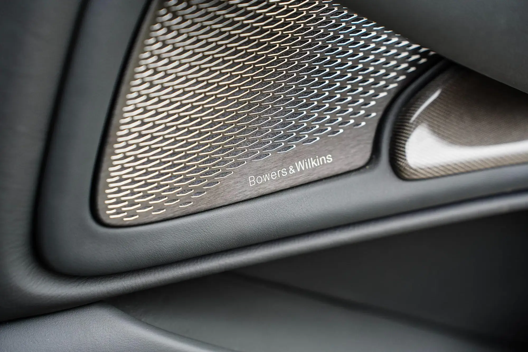 Aston Martin DBX Image 12 Aston Martin DBX Image 12