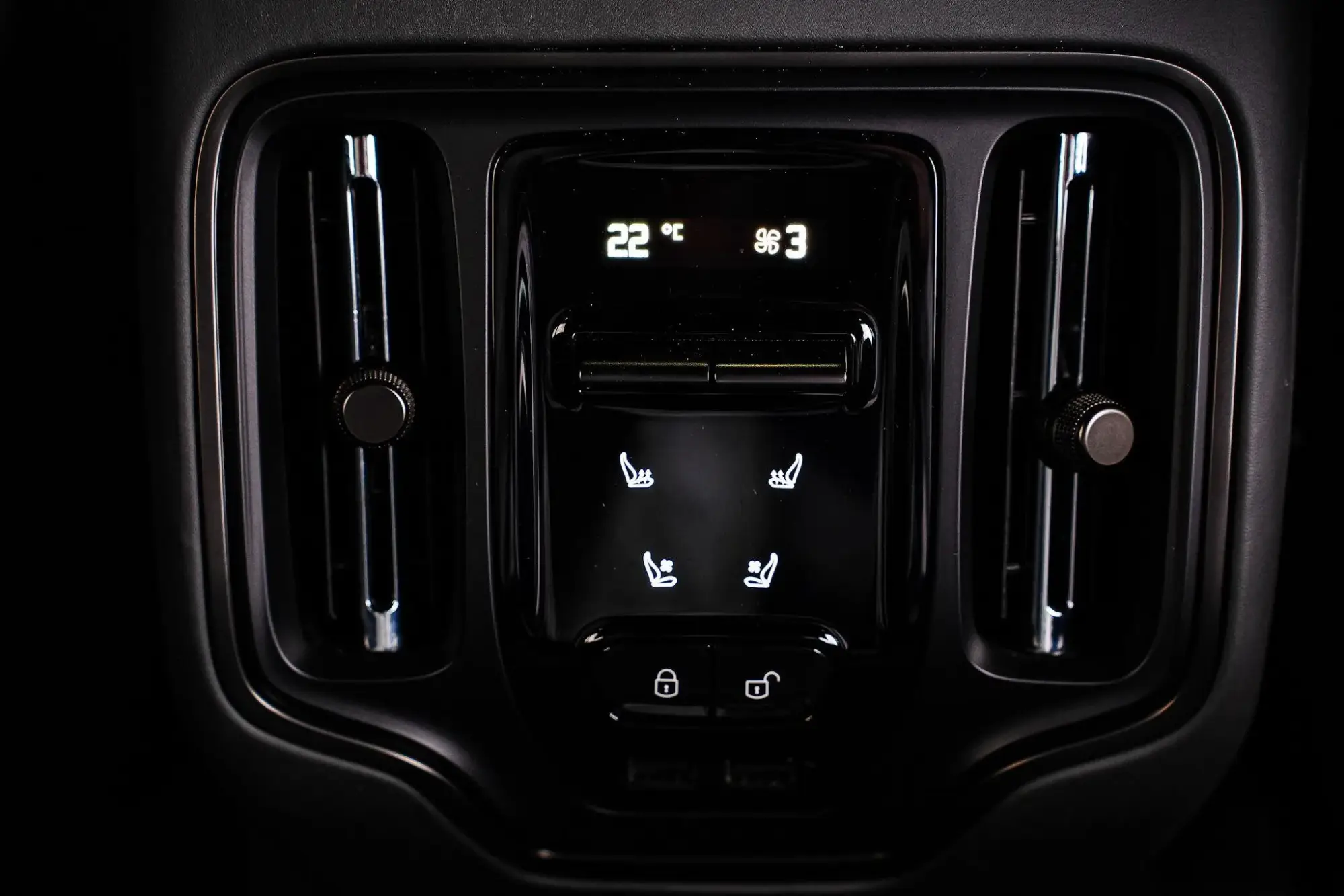 Aston Martin DBX Image 13 Aston Martin DBX Image 13