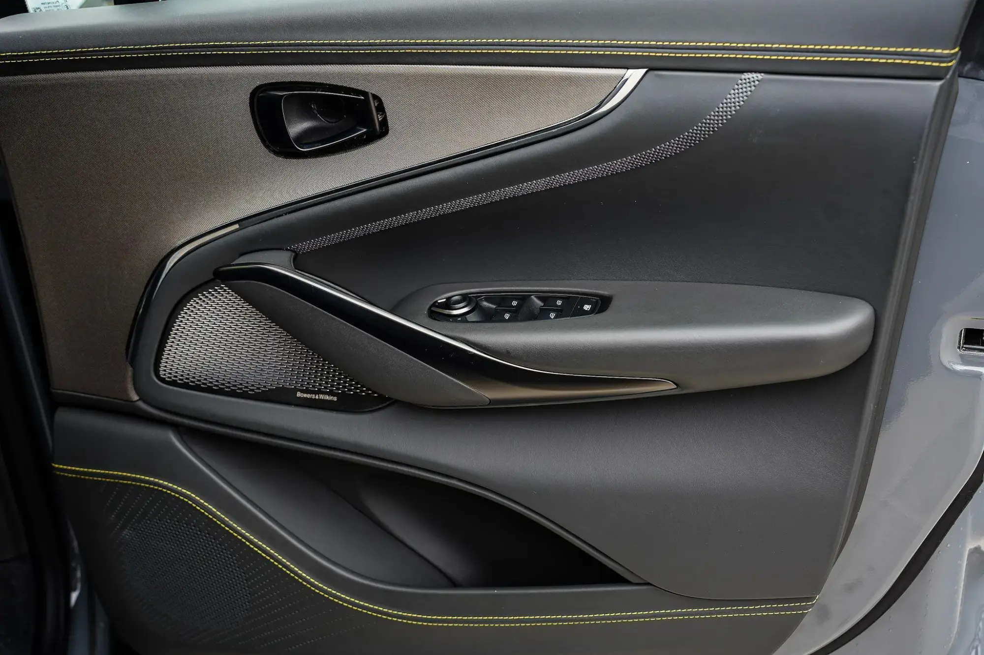Aston Martin DBX Image 23 Aston Martin DBX Image 23