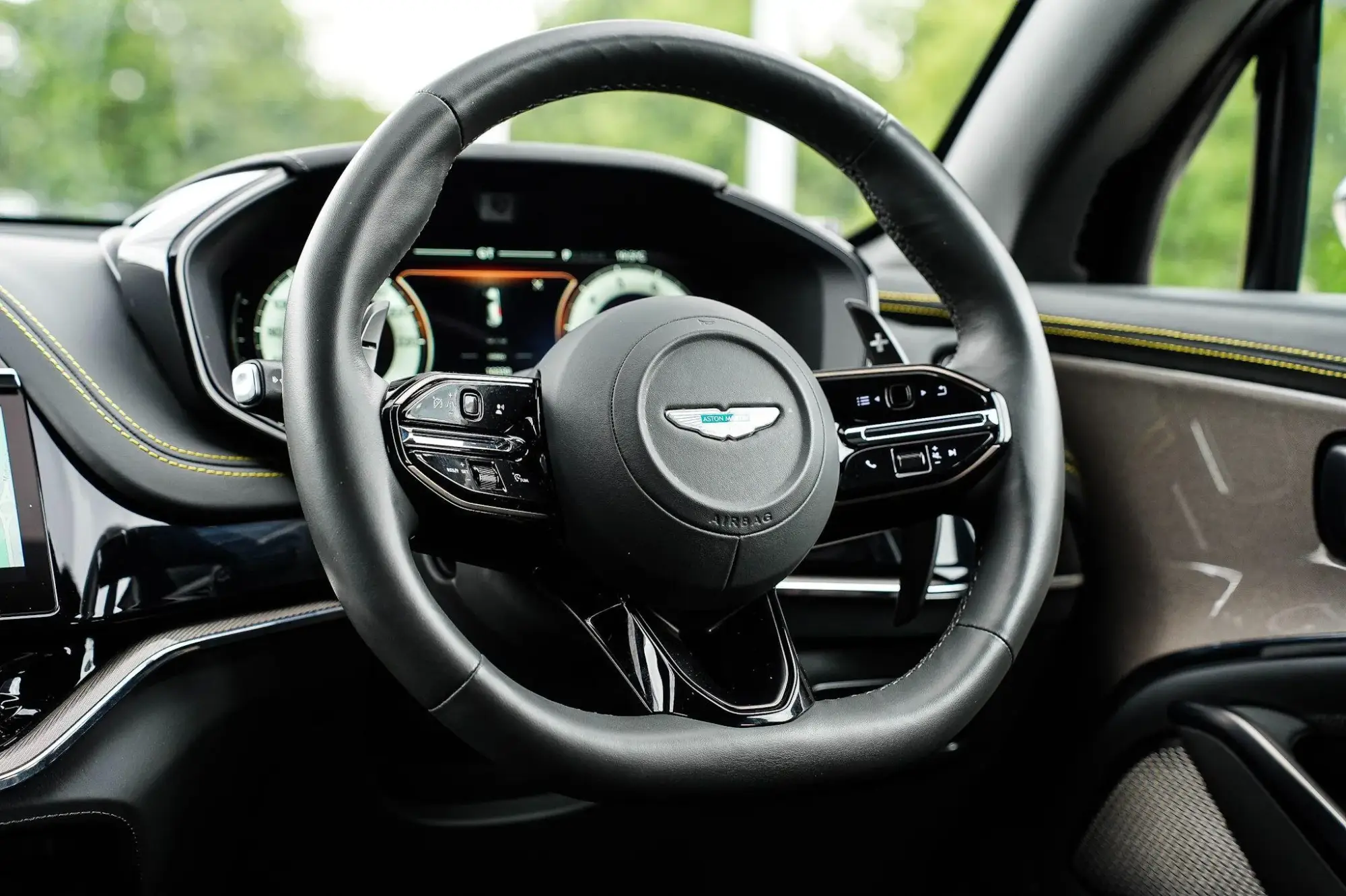 Aston Martin DBX Image 28 Aston Martin DBX Image 28