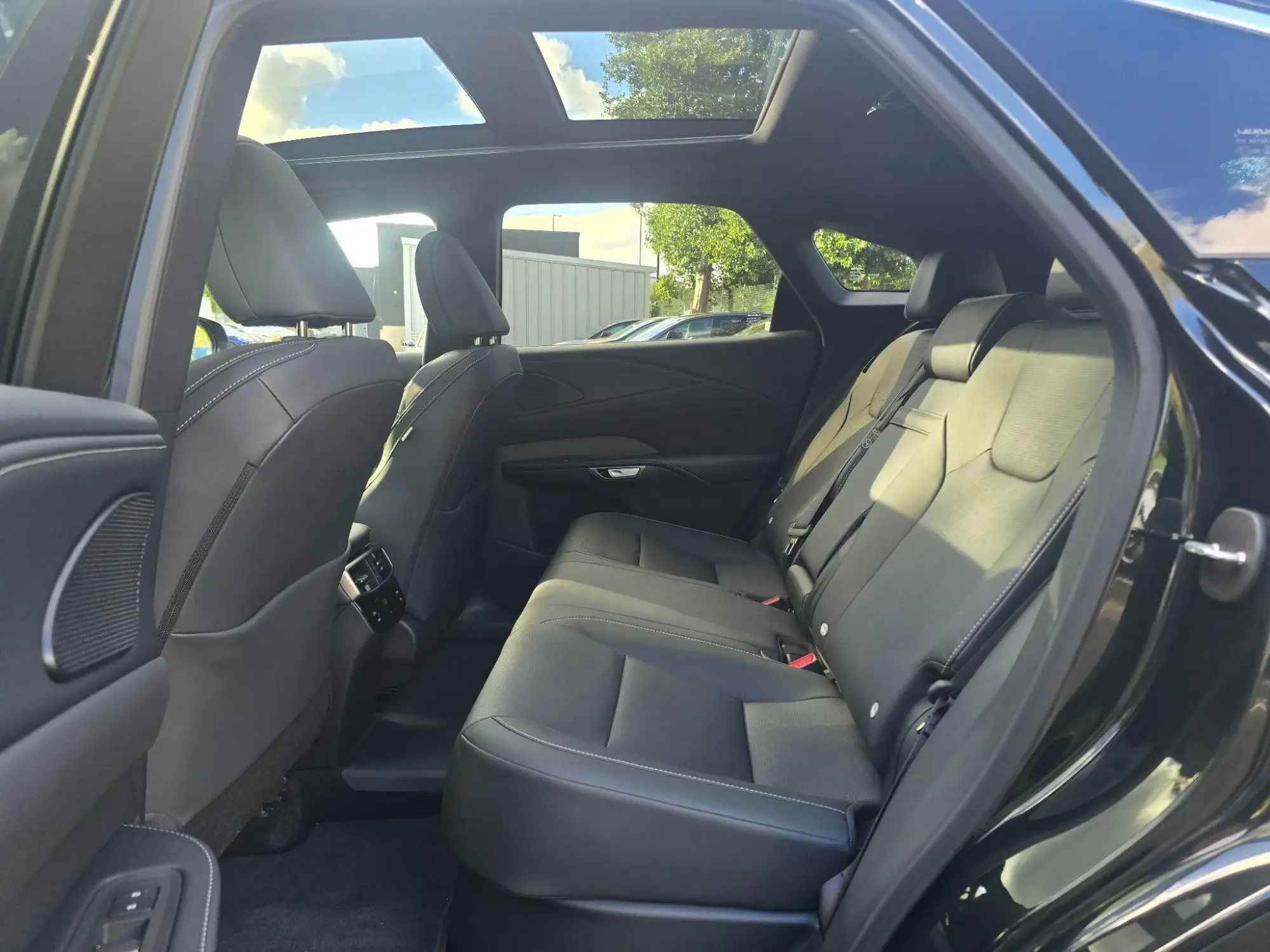 Lexus RX Image 13
