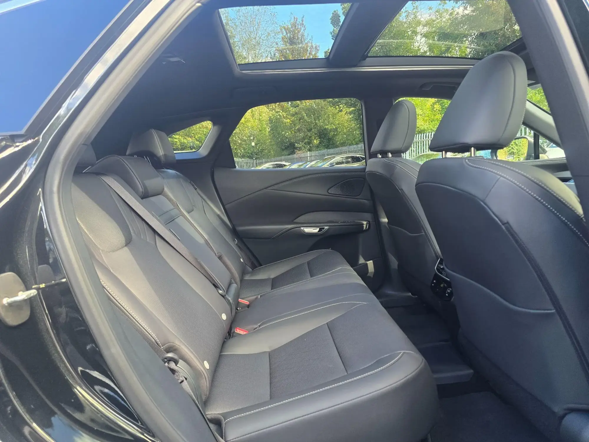 Lexus RX Image 14