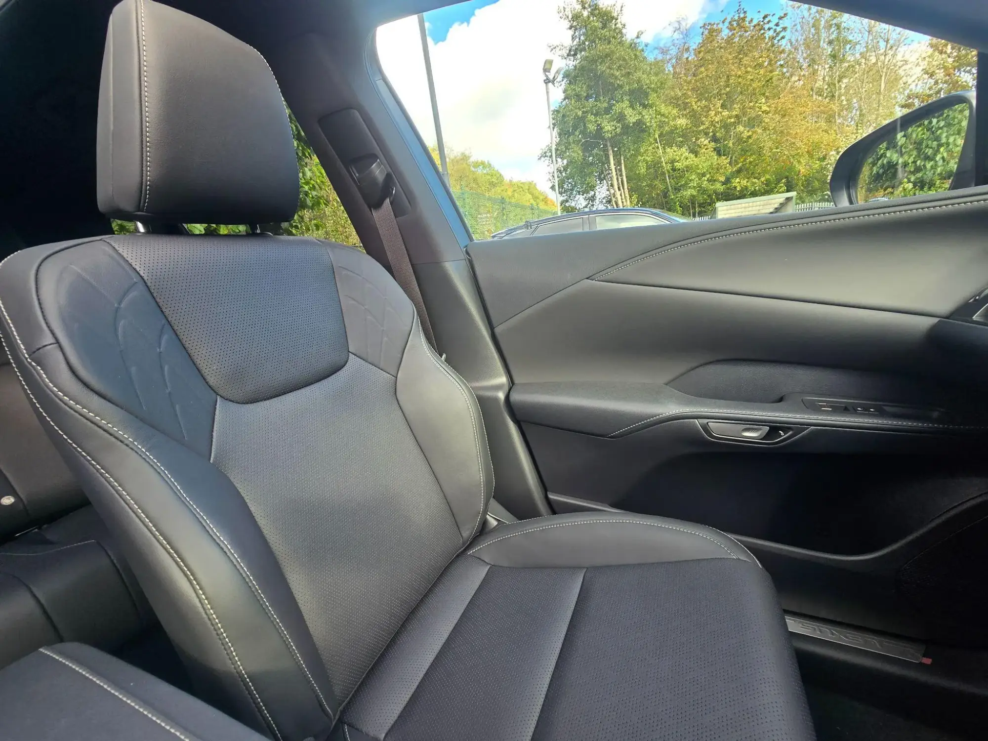 Lexus RX Image 29