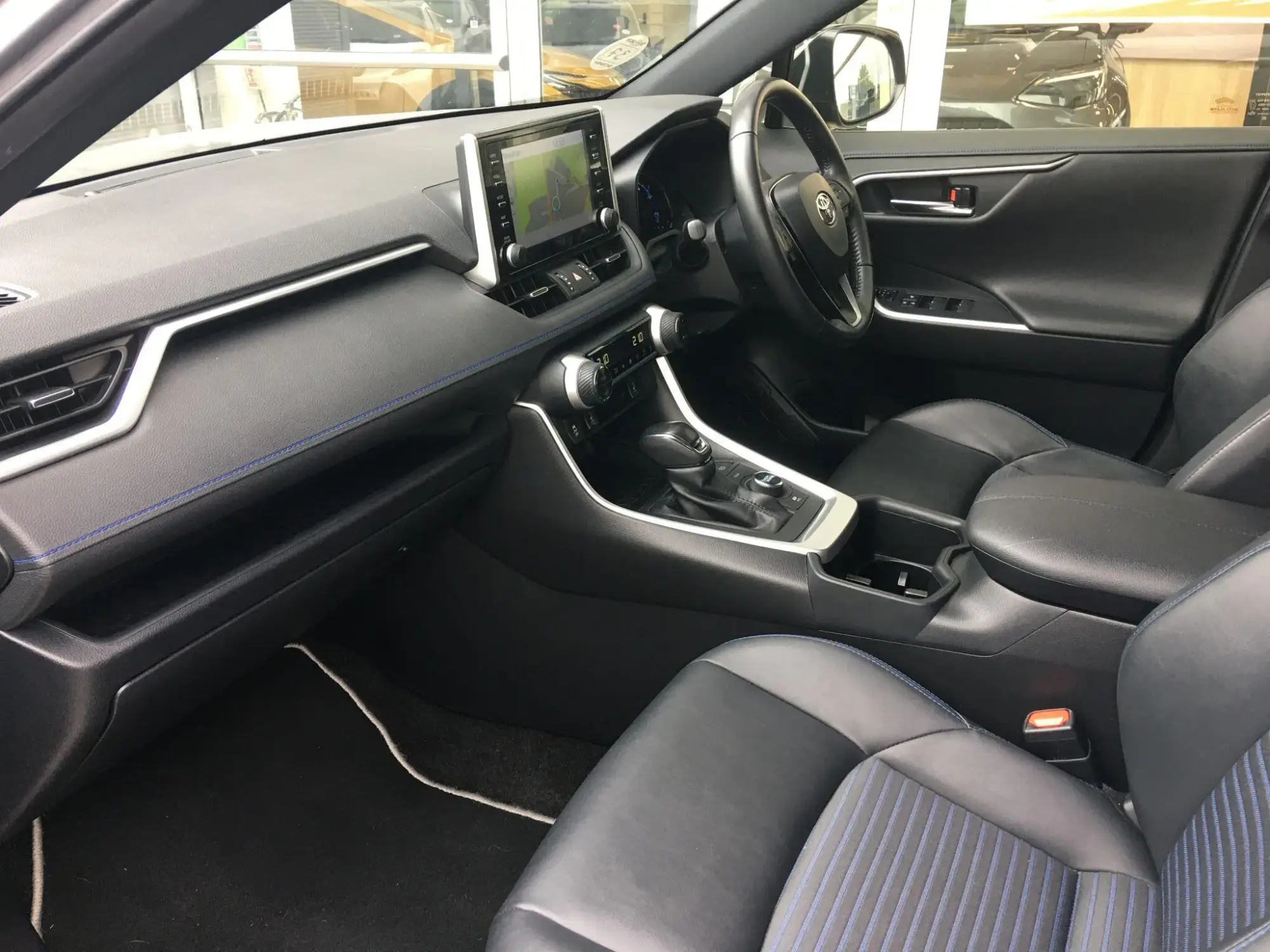 Toyota RAV4 Image 14