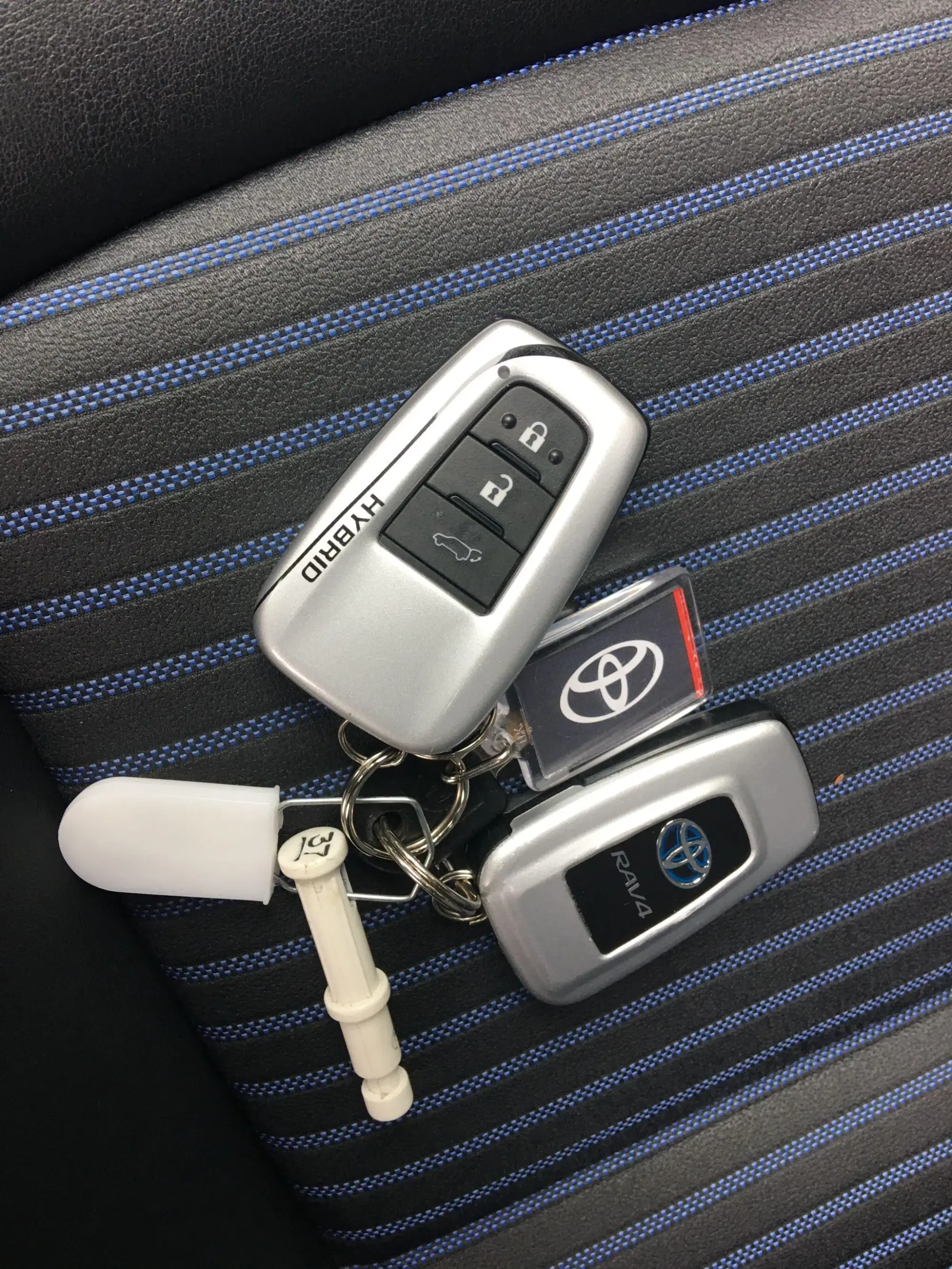 Toyota RAV4 Image 17